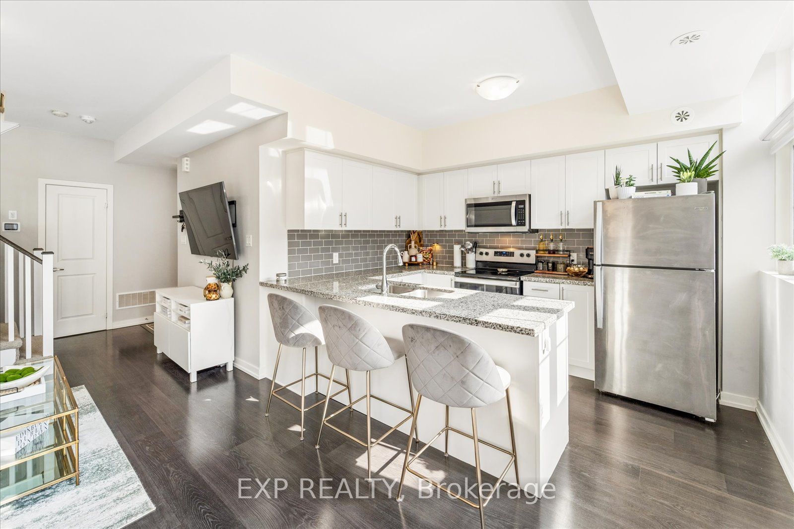 15 Whitaker Way 322, Whitchurch-Stouffville, ON L4A 0W5