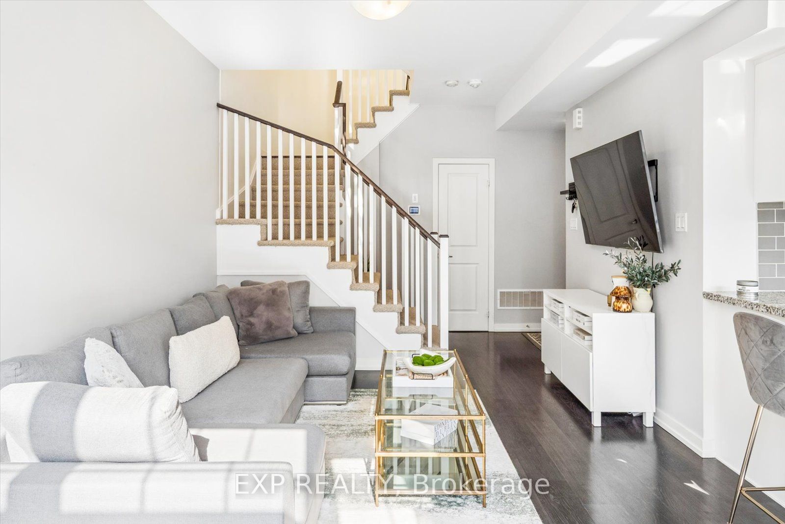 15 Whitaker Way 322, Whitchurch-Stouffville, ON L4A 0W5 photo 4