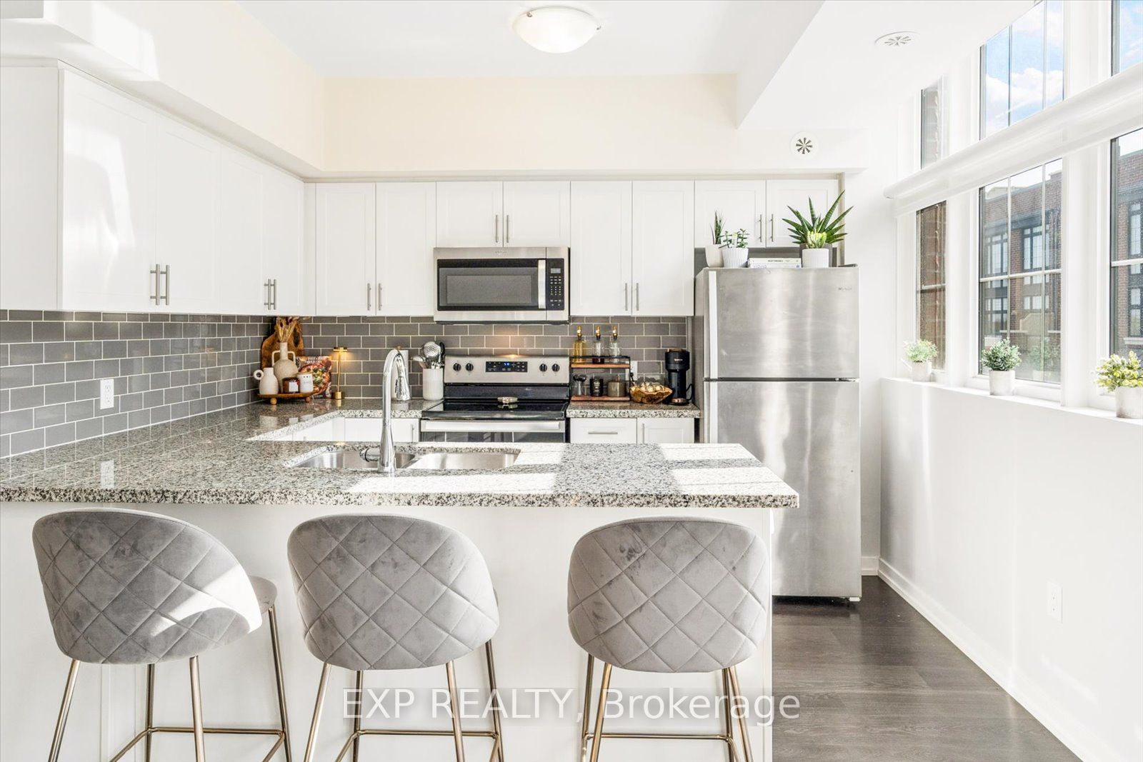 15 Whitaker Way 322, Whitchurch-Stouffville, ON L4A 0W5 photo 5