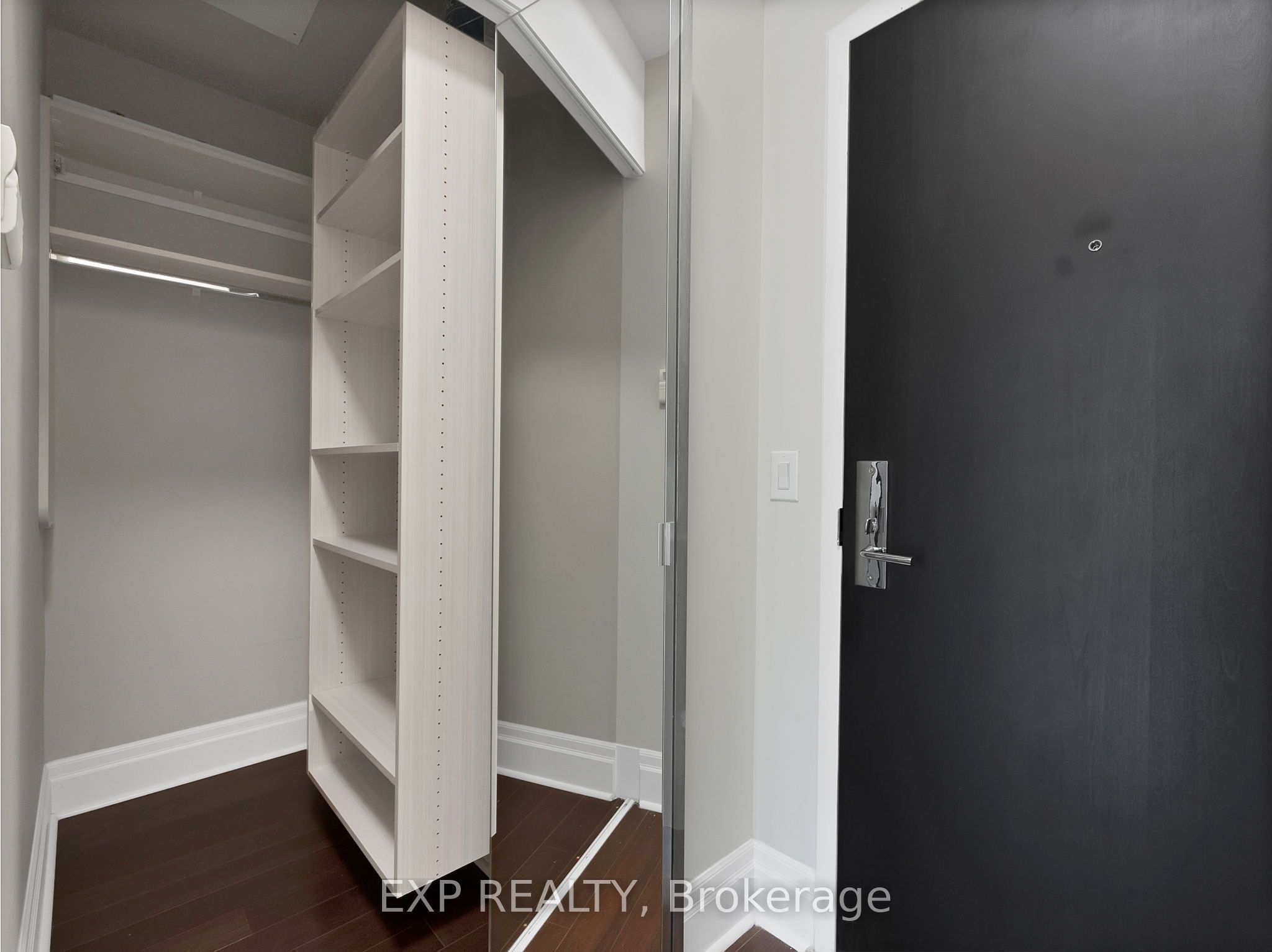 131 Upper Duke Crescent 1004, Markham, ON L6G 0C9 photo 3