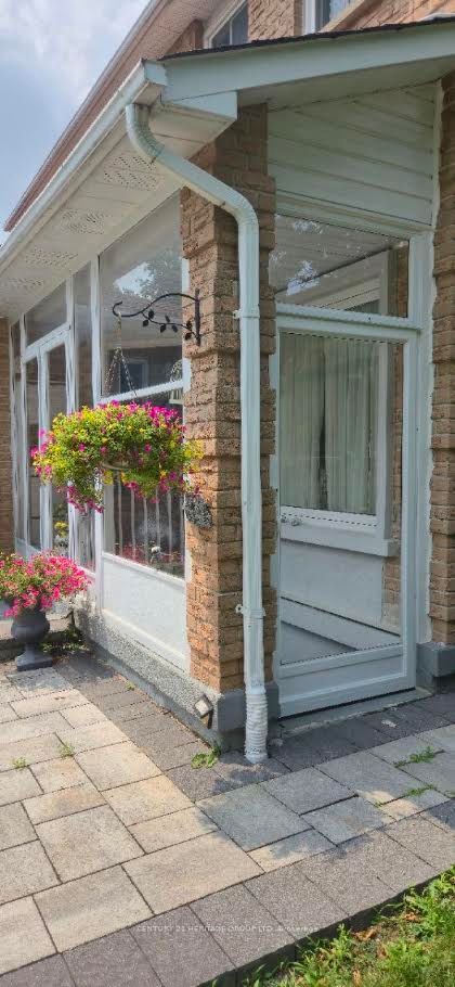 24 Guildwood Drive Bsmt, Richmond Hill, ON L4C 8E5 photo 2