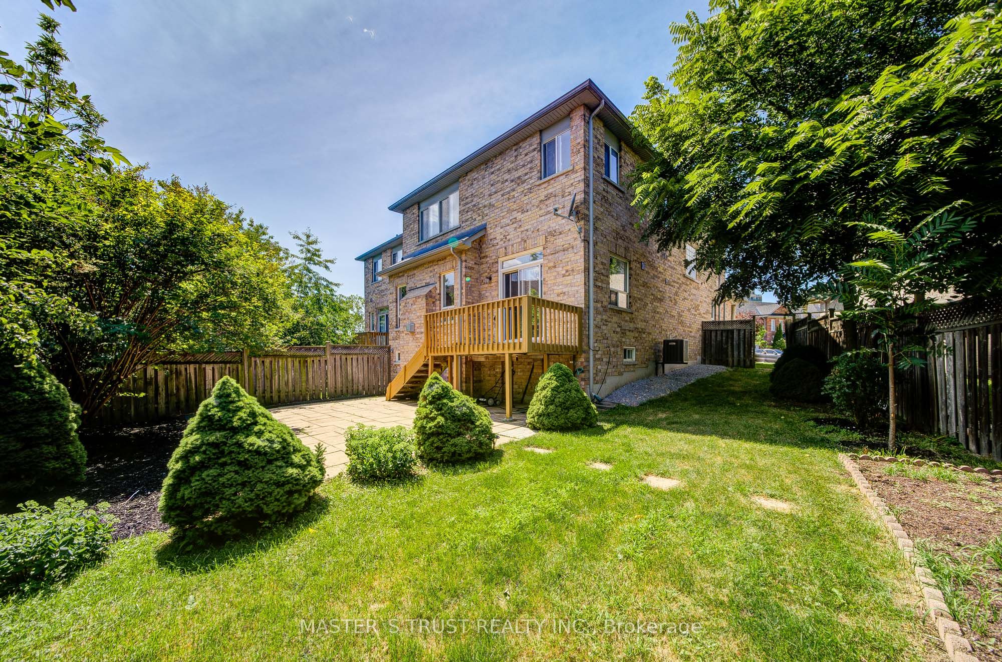 33 Levellands Crescent, Richmond Hill, ON L4B 0A5 photo 2