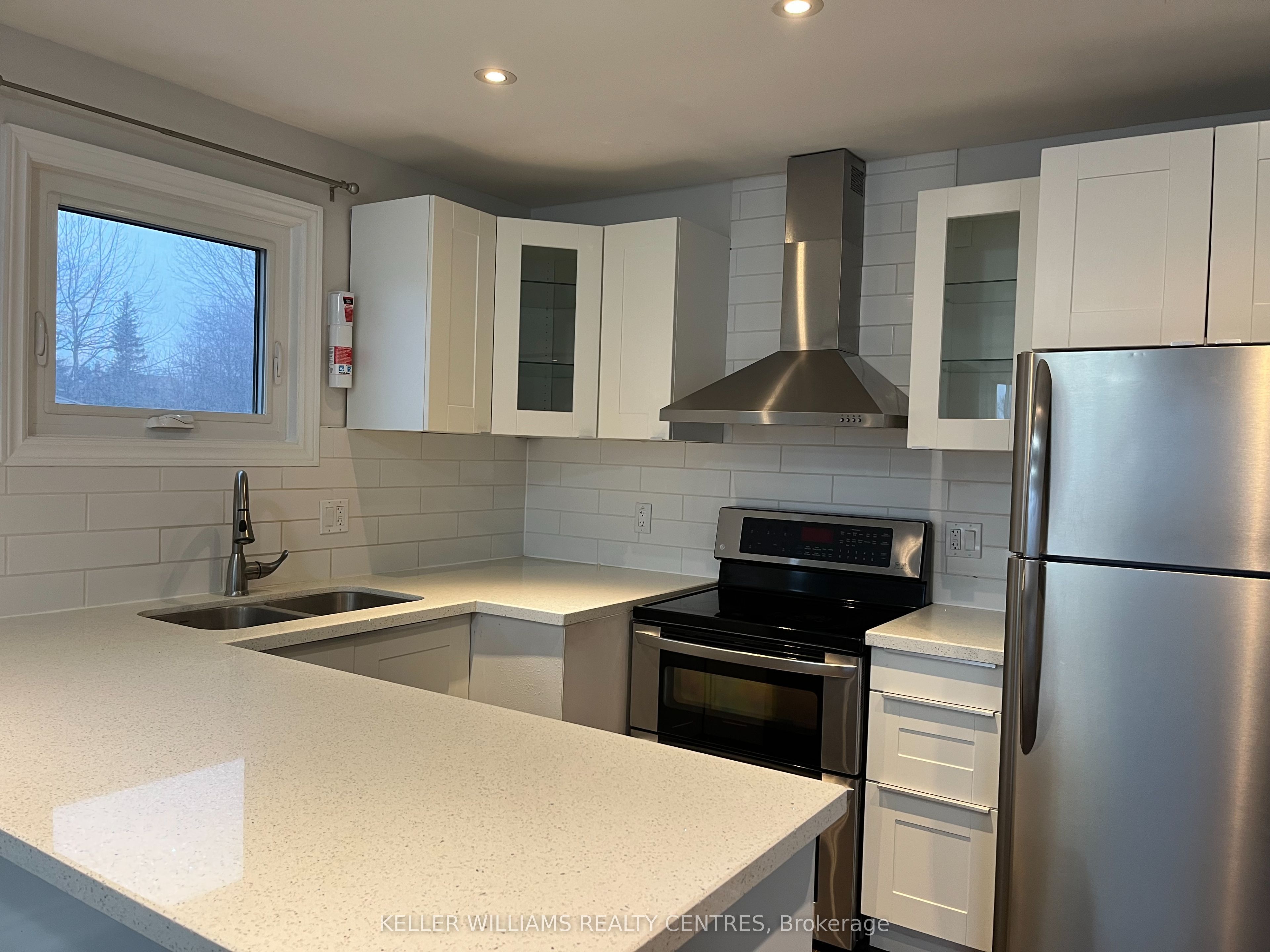 211 Silverbirch Drive Upper, Newmarket, ON L3Y 2Z6 photo 3