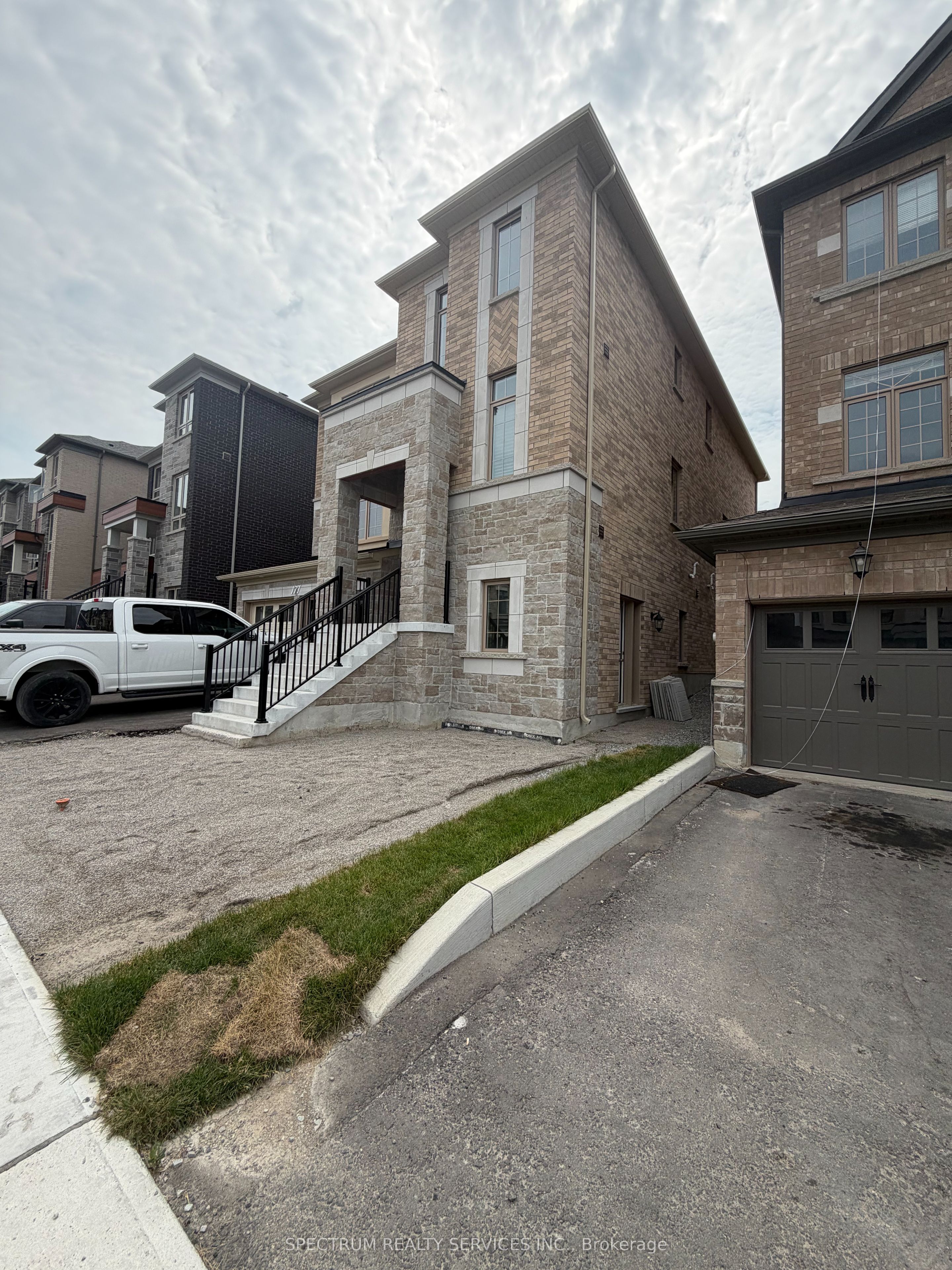 177 Rowe Street, Bradford West Gwillimbury, ON L3Z 4N2 photo 2