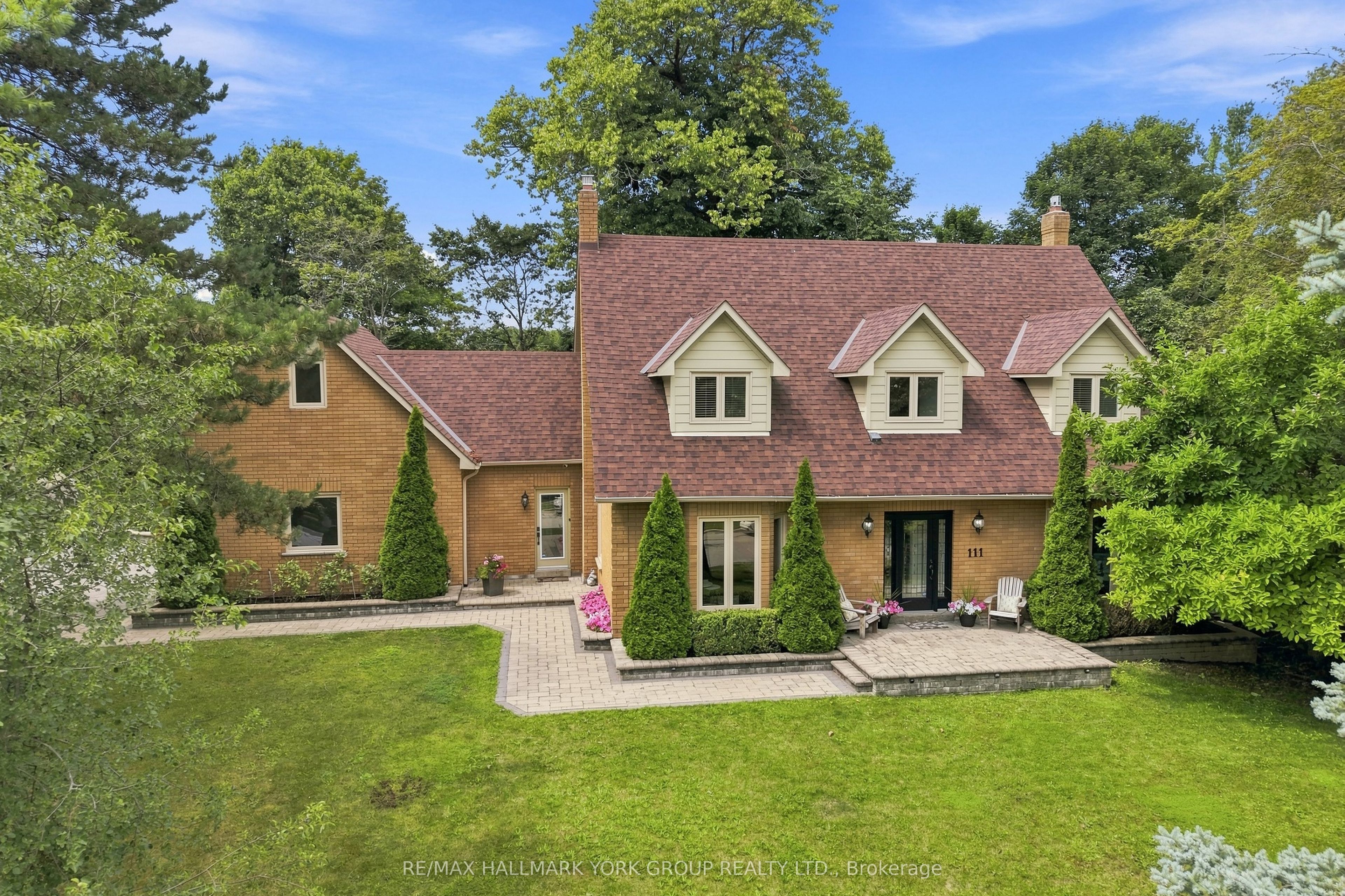 111 Whispering Pine Trail, Aurora, ON L4G 4X8