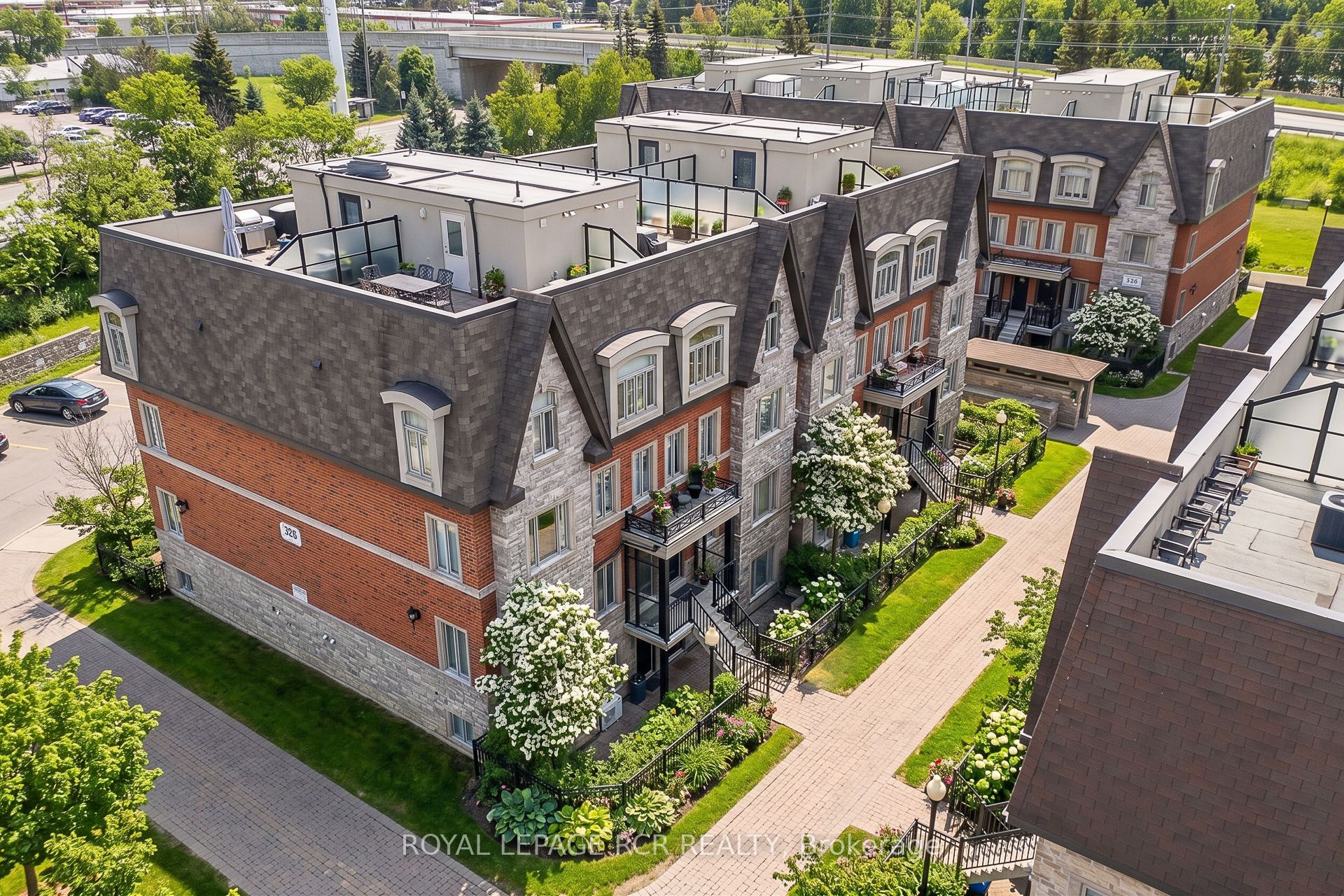 326 John Street 138, Markham, ON L3T 0B1