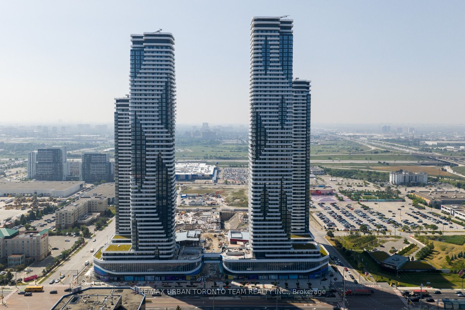 28 Interchange Way 3203, Vaughan, ON L4K 0P8
