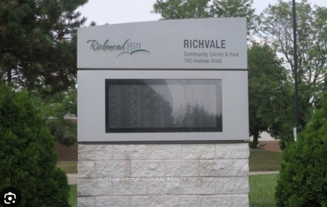 68 Addison Street, Richmond Hill, ON L4C 0H7 photo 2