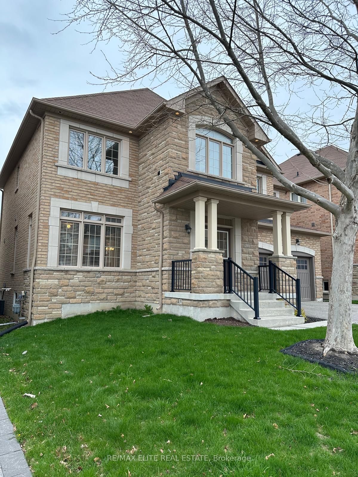 959 Ernest Cousins Circle, Newmarket, ON L3X 0B7 photo 2