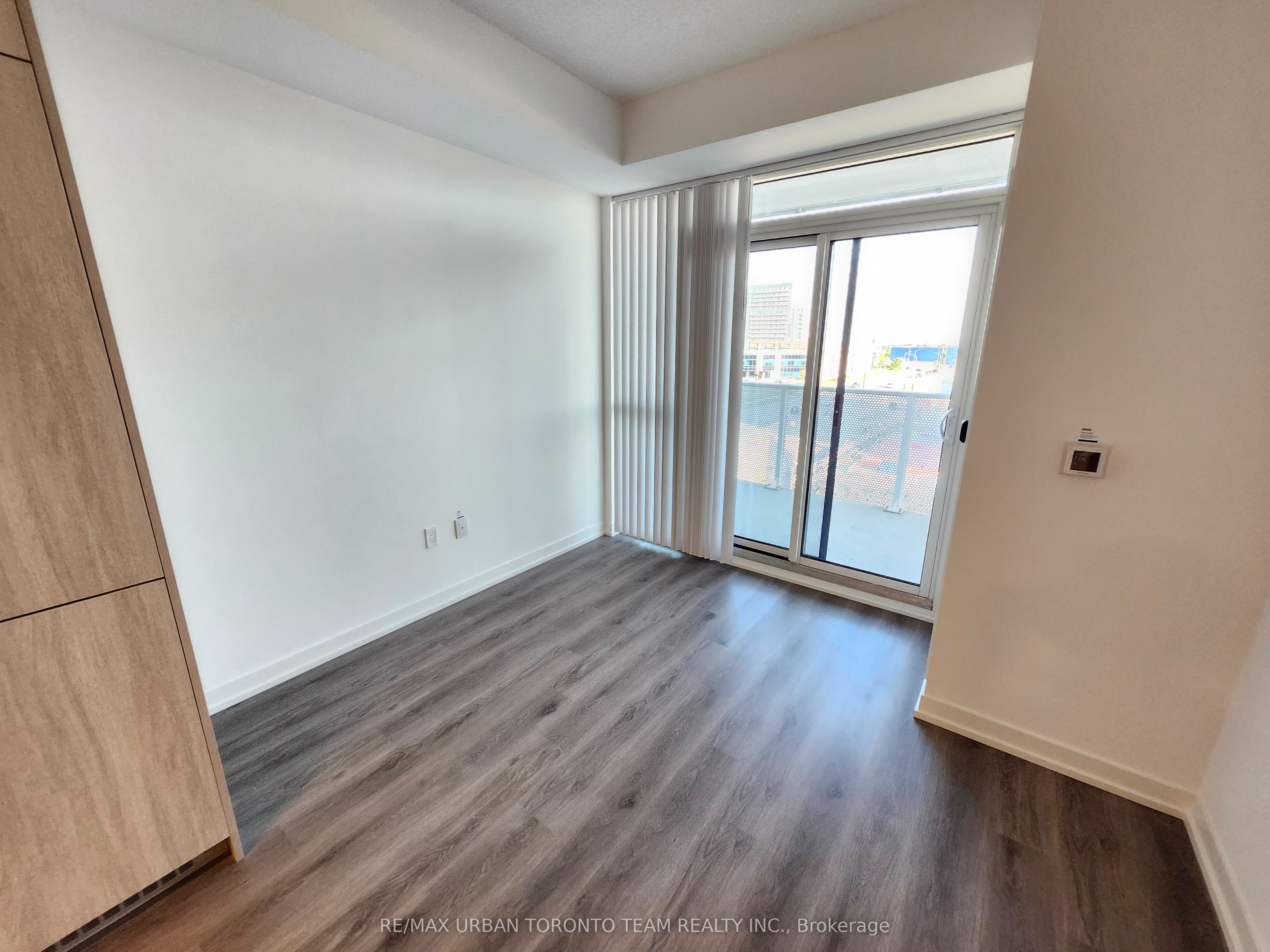 28 Interchange Way 518, Vaughan, ON L4K 0P8 photo 4