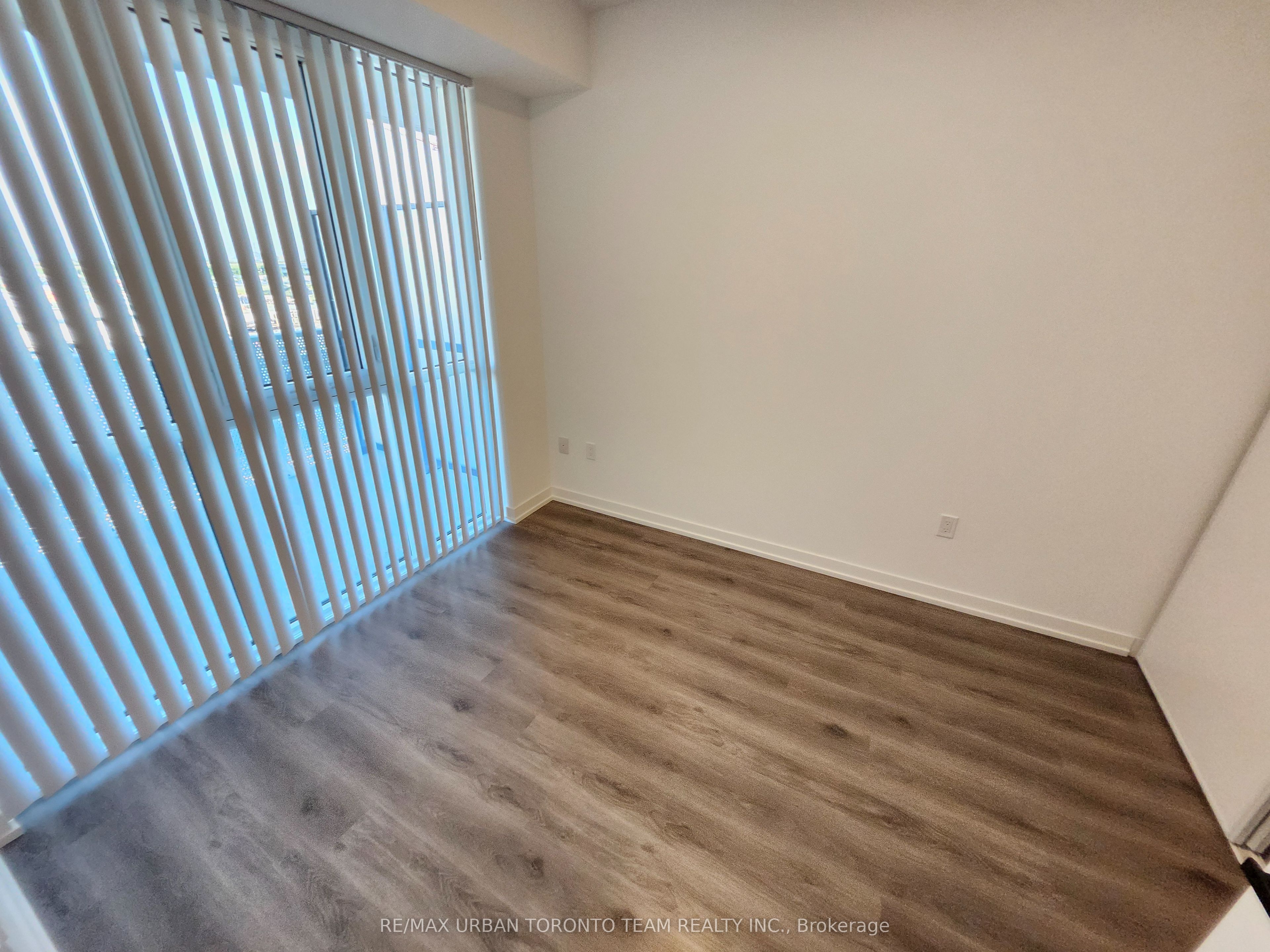 28 Interchange Way 518, Vaughan, ON L4K 0P8 photo 5