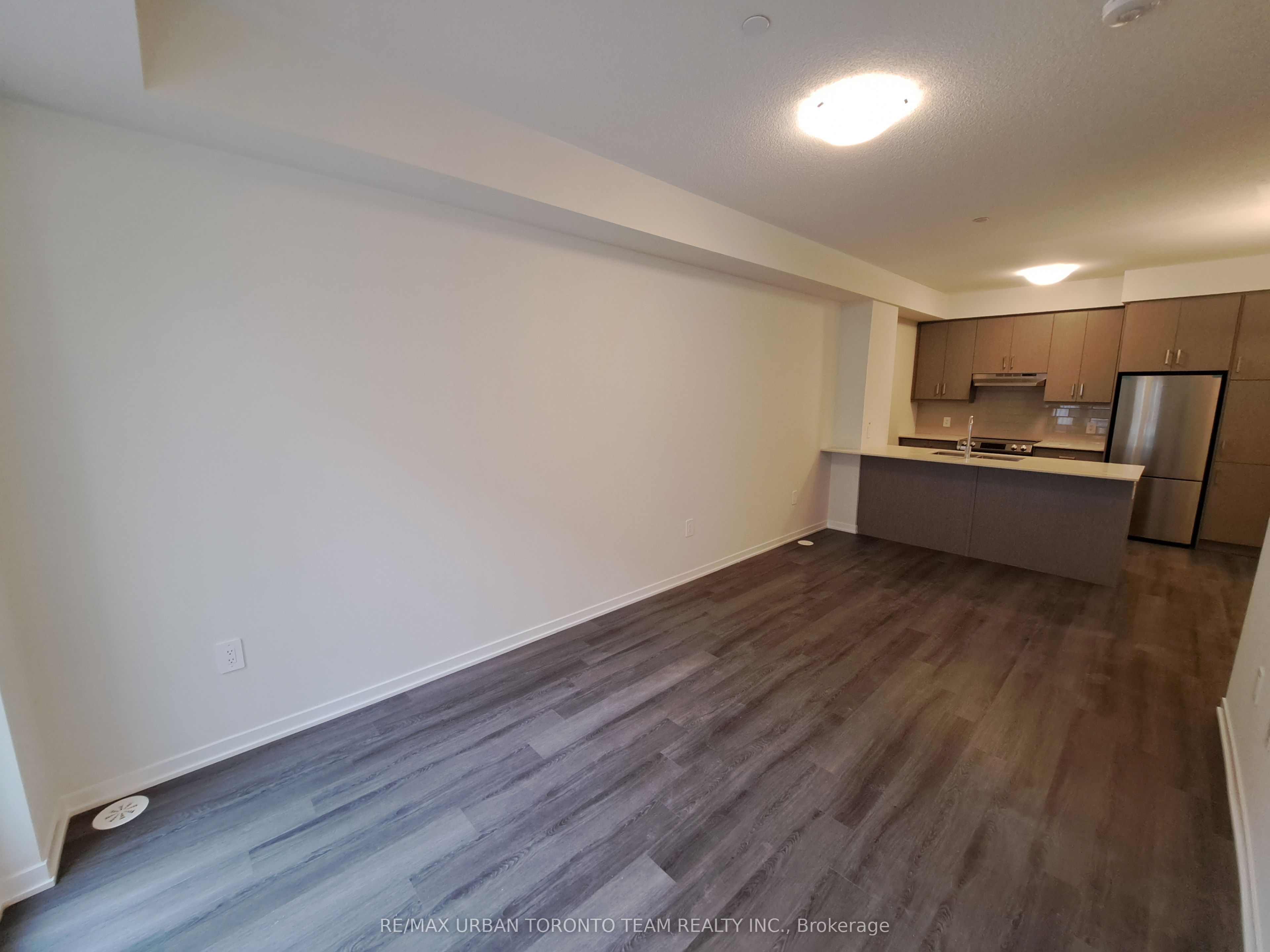 21 Honeycrisp Crescent 45, Vaughan, ON L4K 0N6 photo 2
