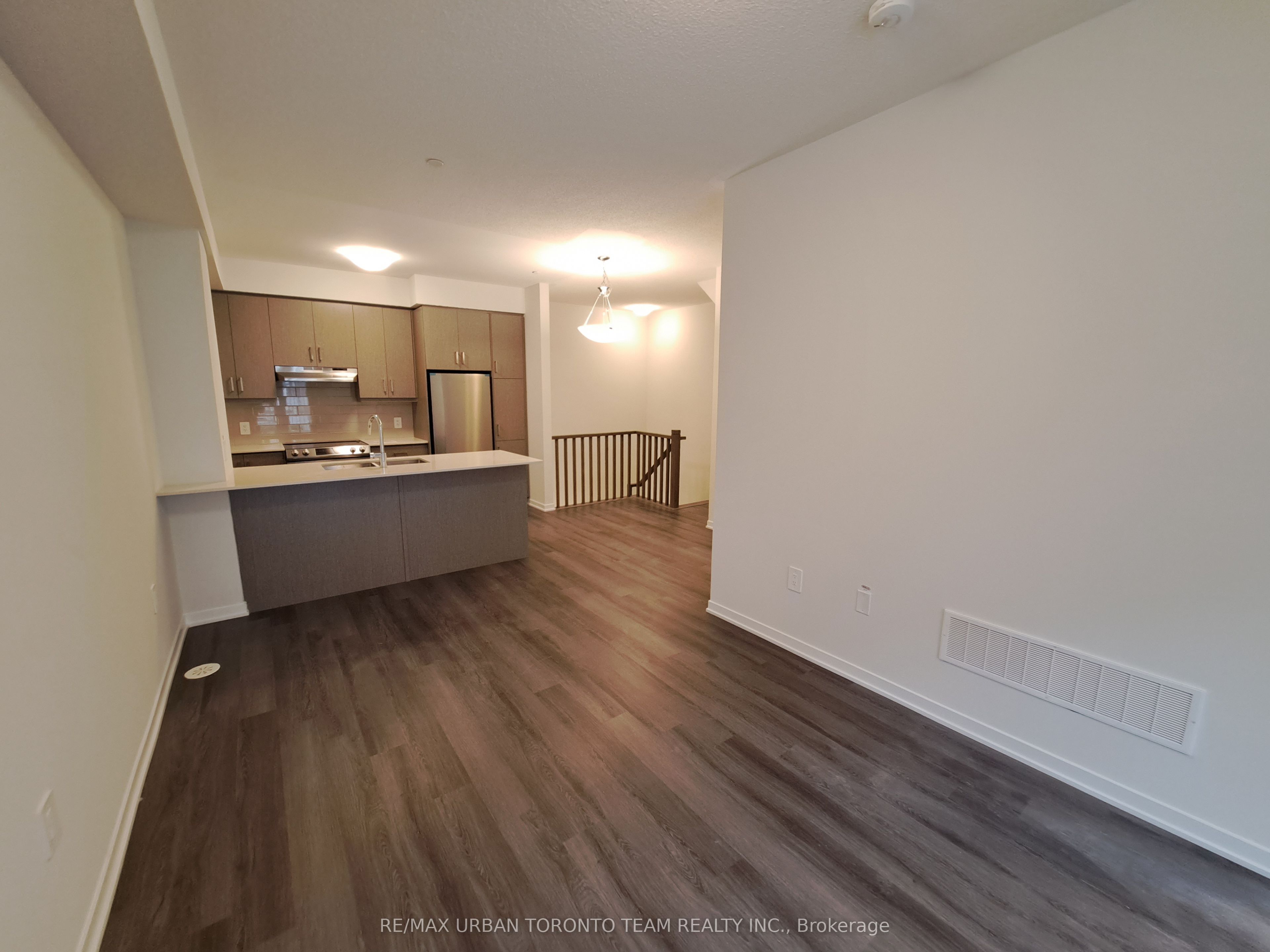 21 Honeycrisp Crescent 45, Vaughan, ON L4K 0N6 photo 4
