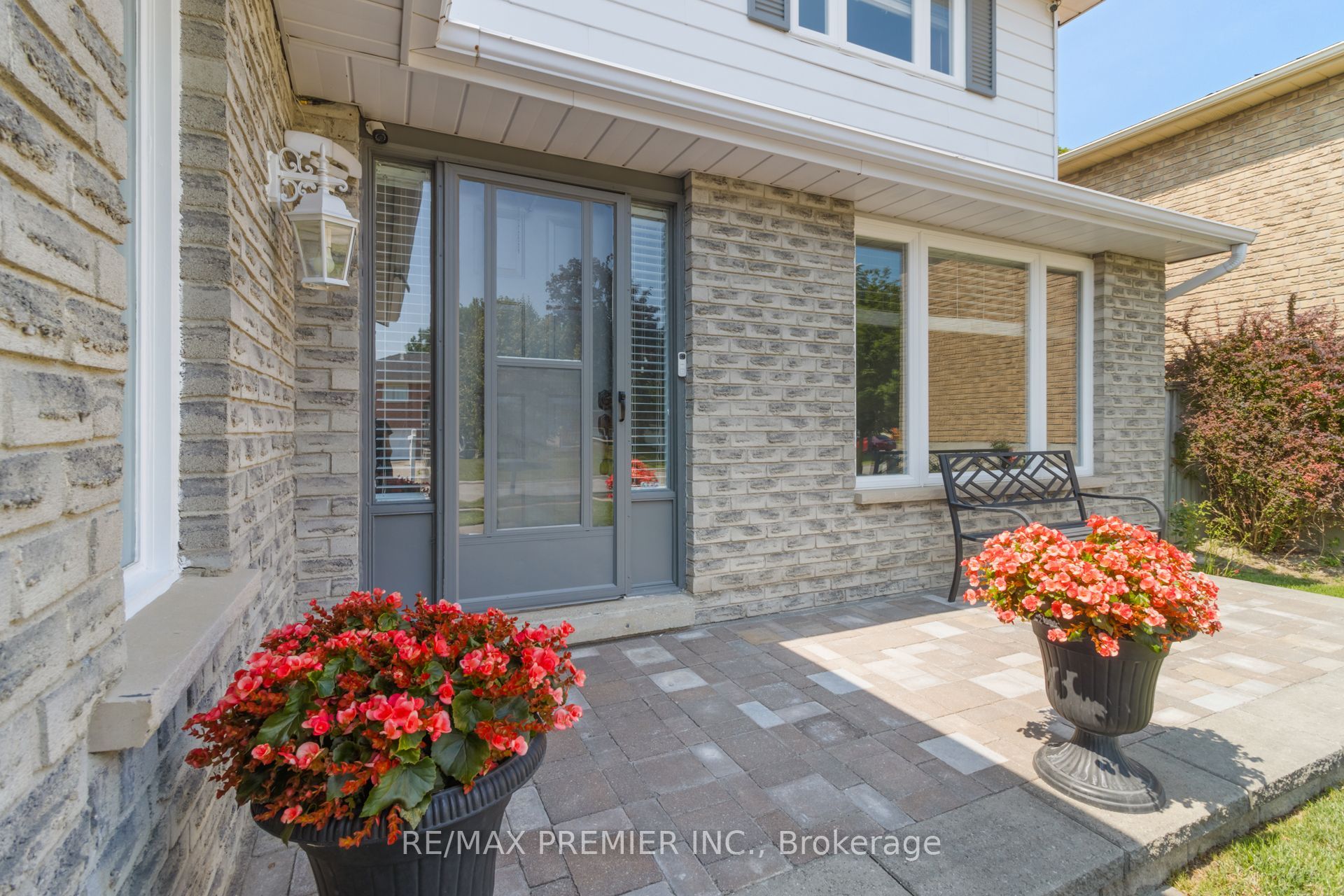 426 Maple Grove Avenue, Bradford West Gwillimbury, ON L3Z 2V4 photo 2