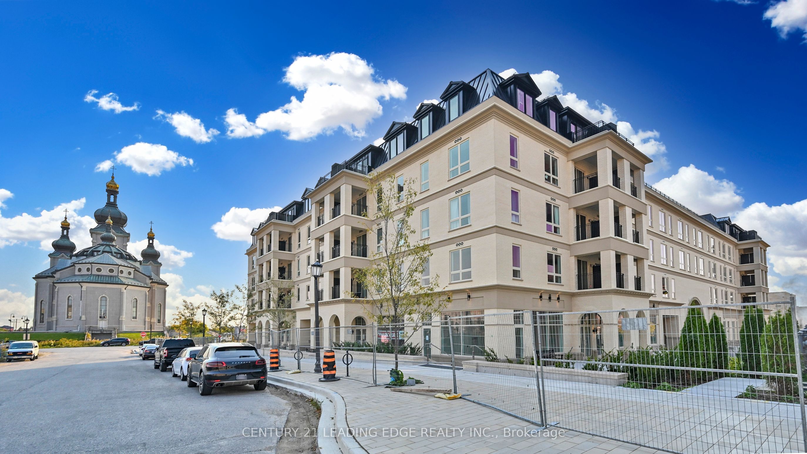 101 Cathedral High St Street Ph37, Markham, ON L6C 0P1