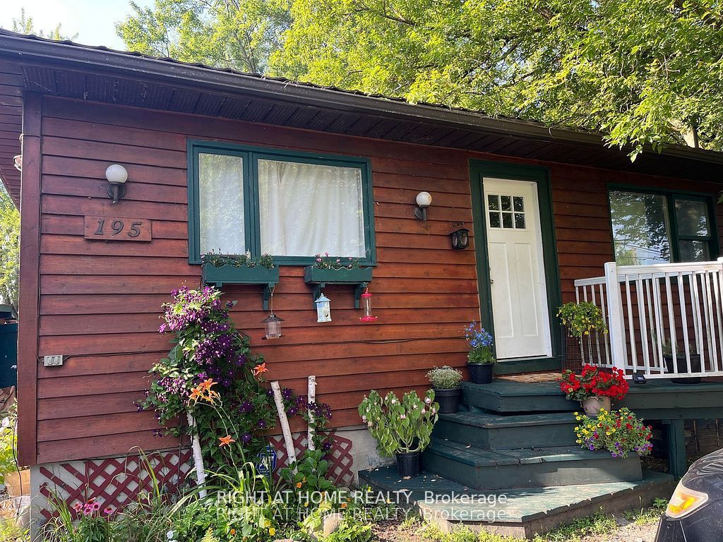 195 Lakeland Crescent, Richmond Hill, ON L4E 3A4 photo 2