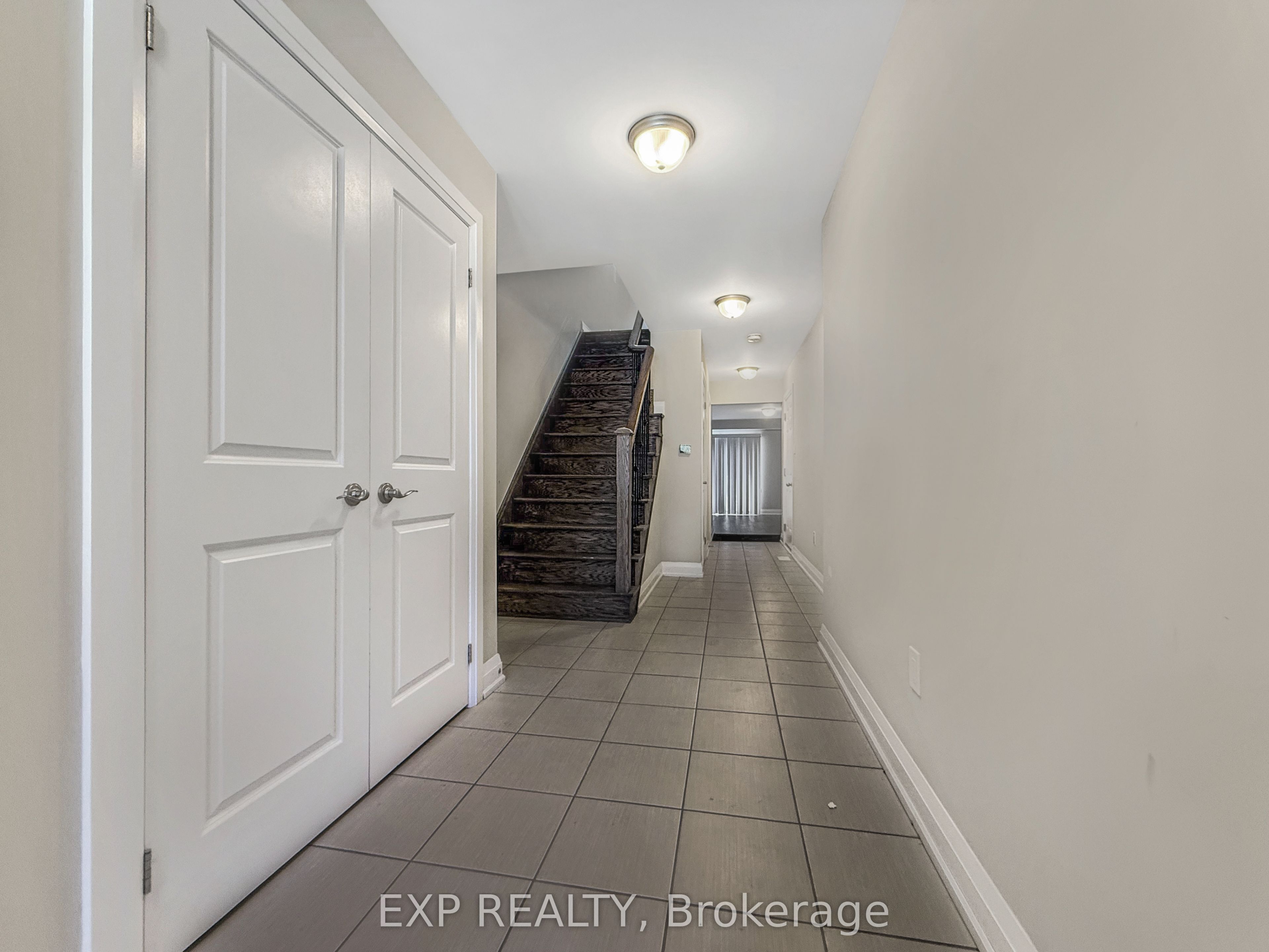 923 Isaac Phillips Way, Aurora, ON L3X 2Y8 photo 2