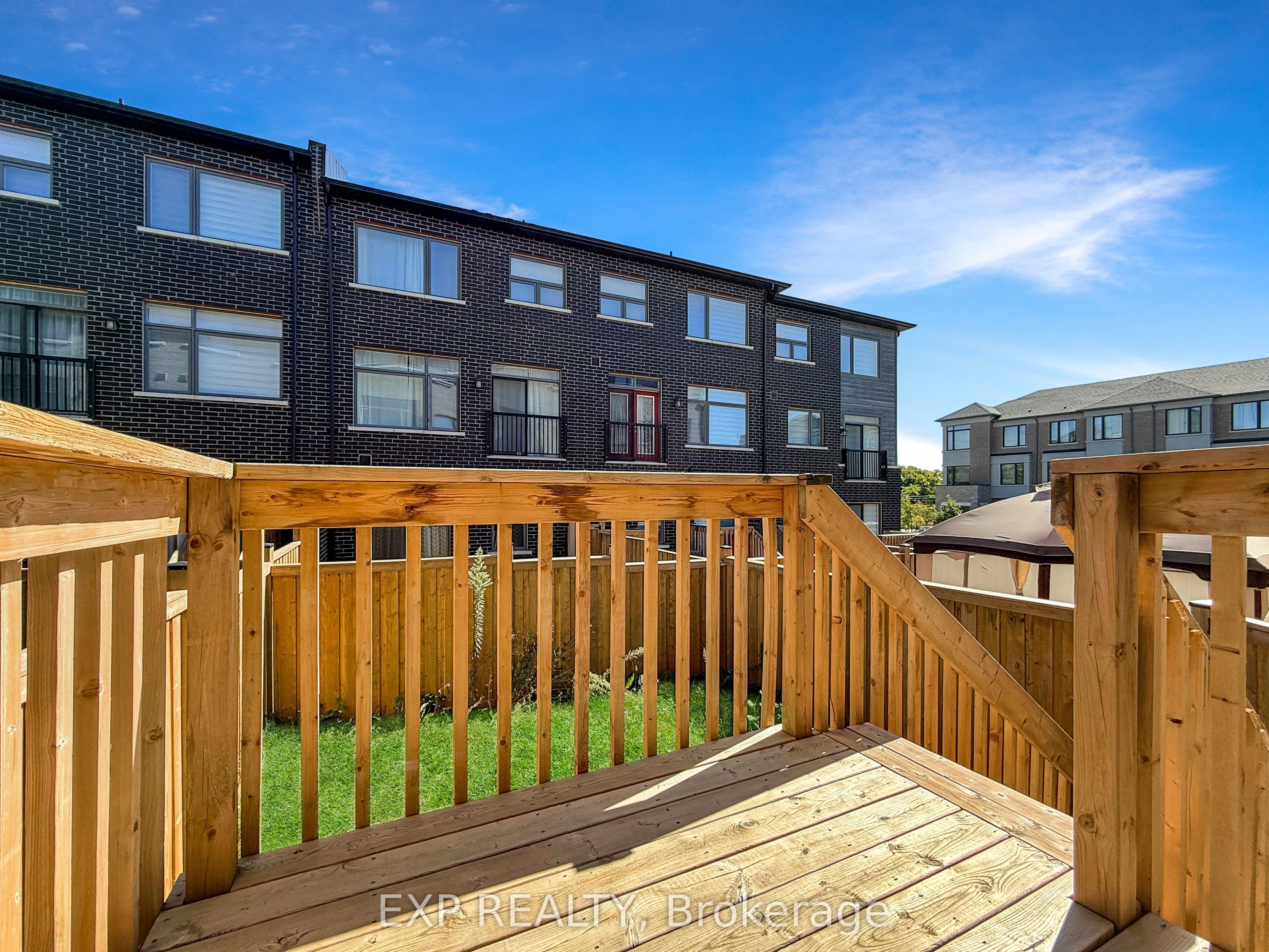 923 Isaac Phillips Way, Aurora, ON L3X 2Y8 photo 3