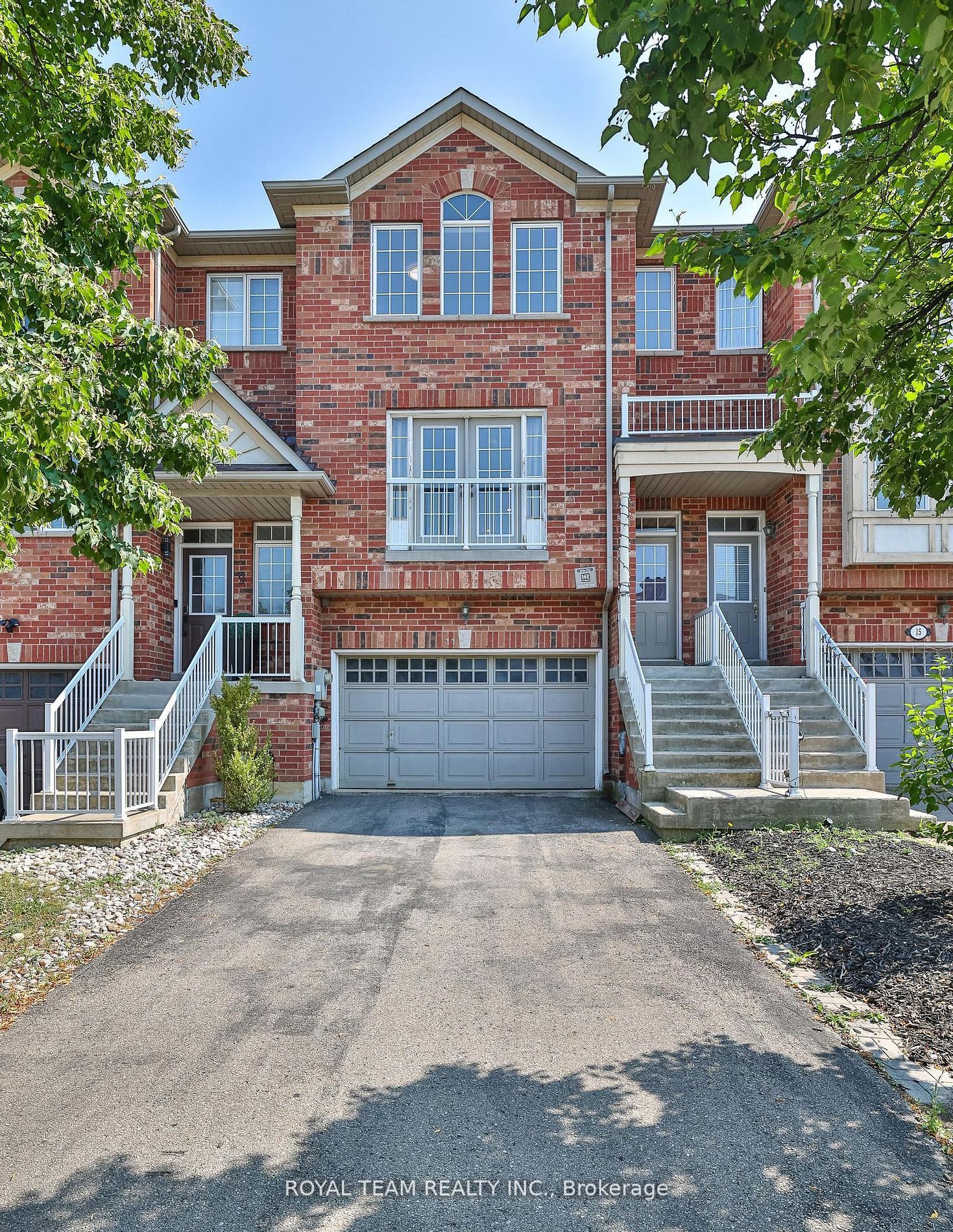 11 Jarrett Court, Vaughan, ON L6A 3W4 photo 2