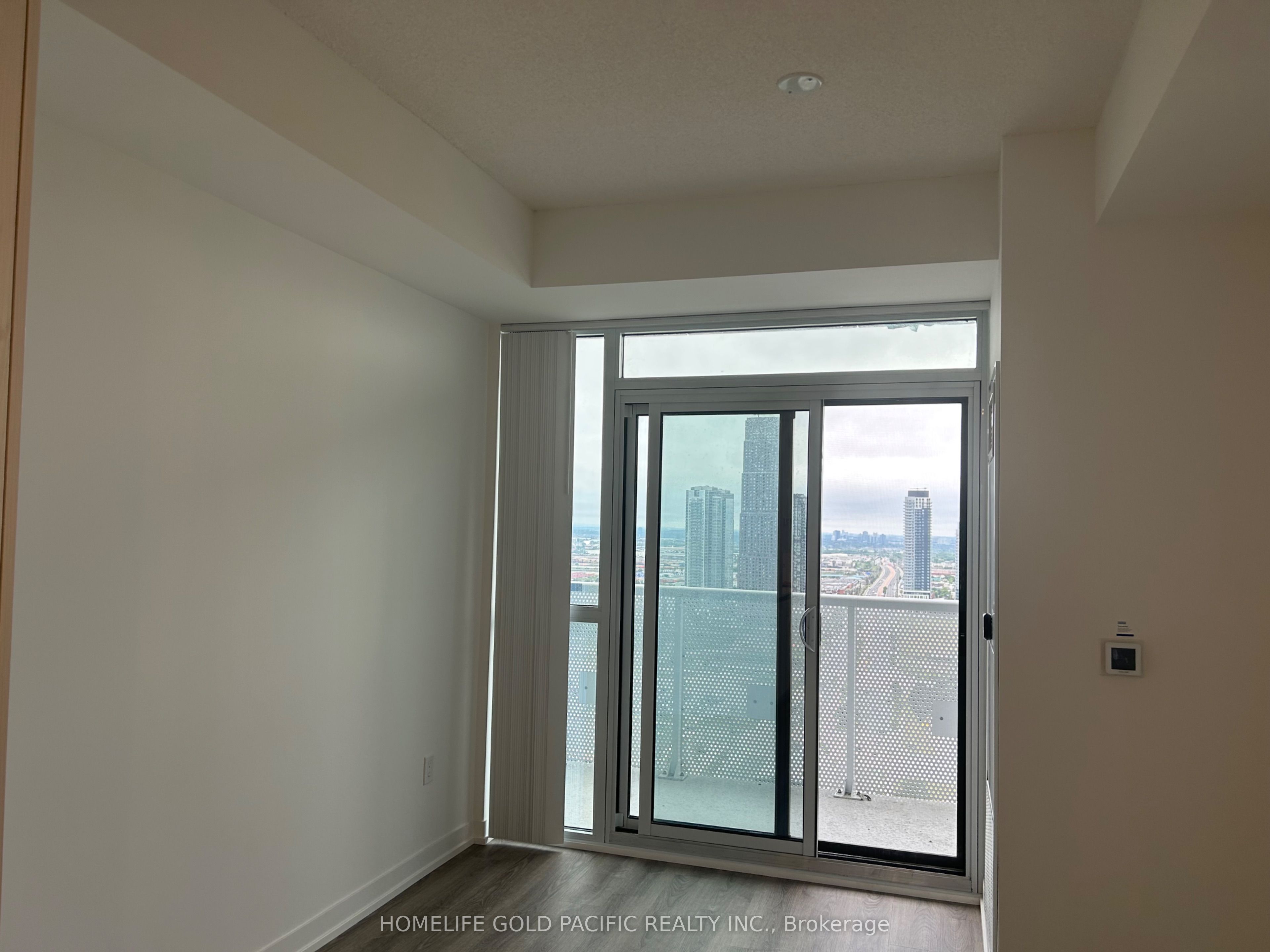 8 Interchange Way 3307, Vaughan, ON L4K 0R2 photo 4
