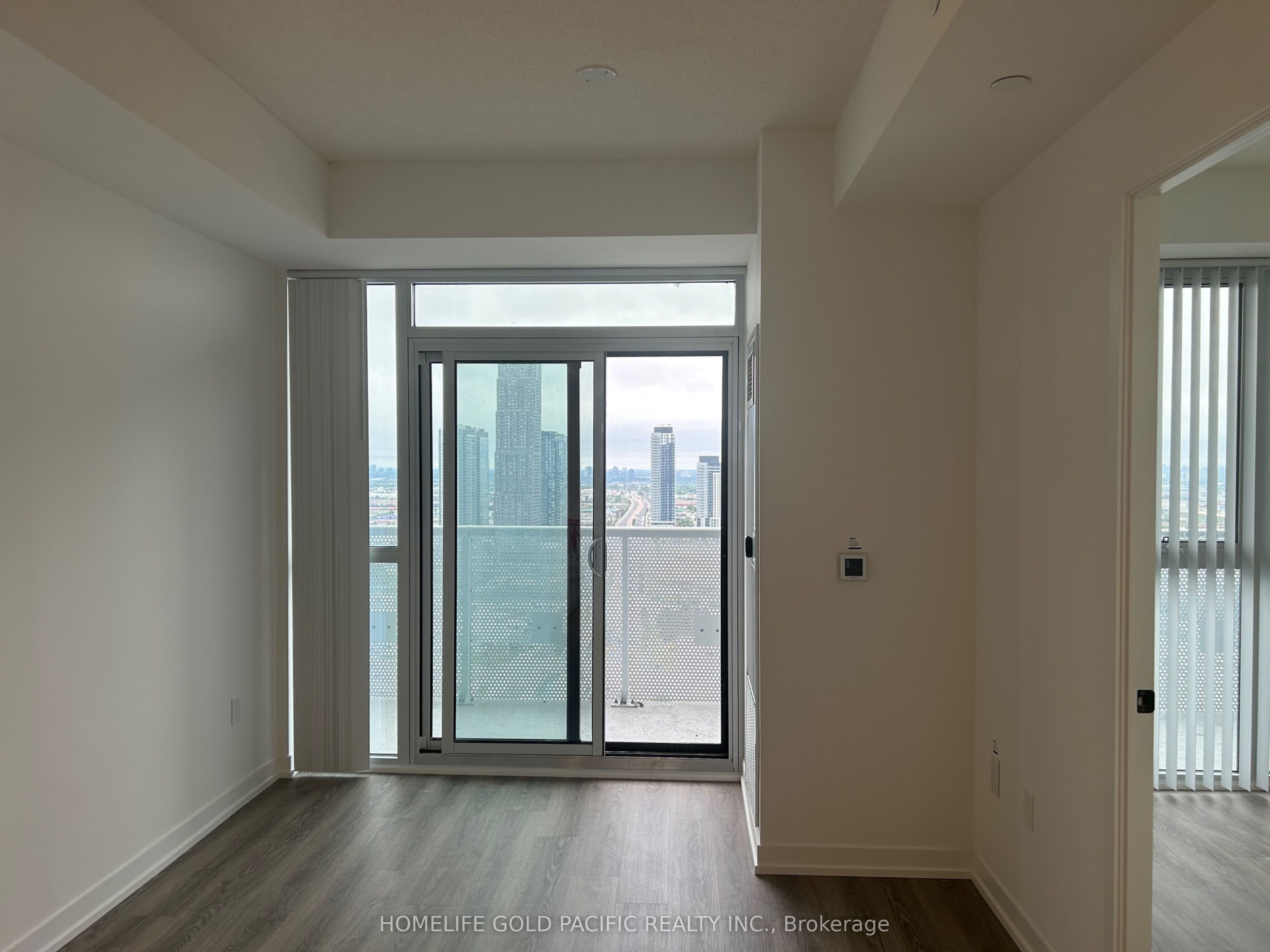 8 Interchange Way 3307, Vaughan, ON L4K 0R2 photo 5