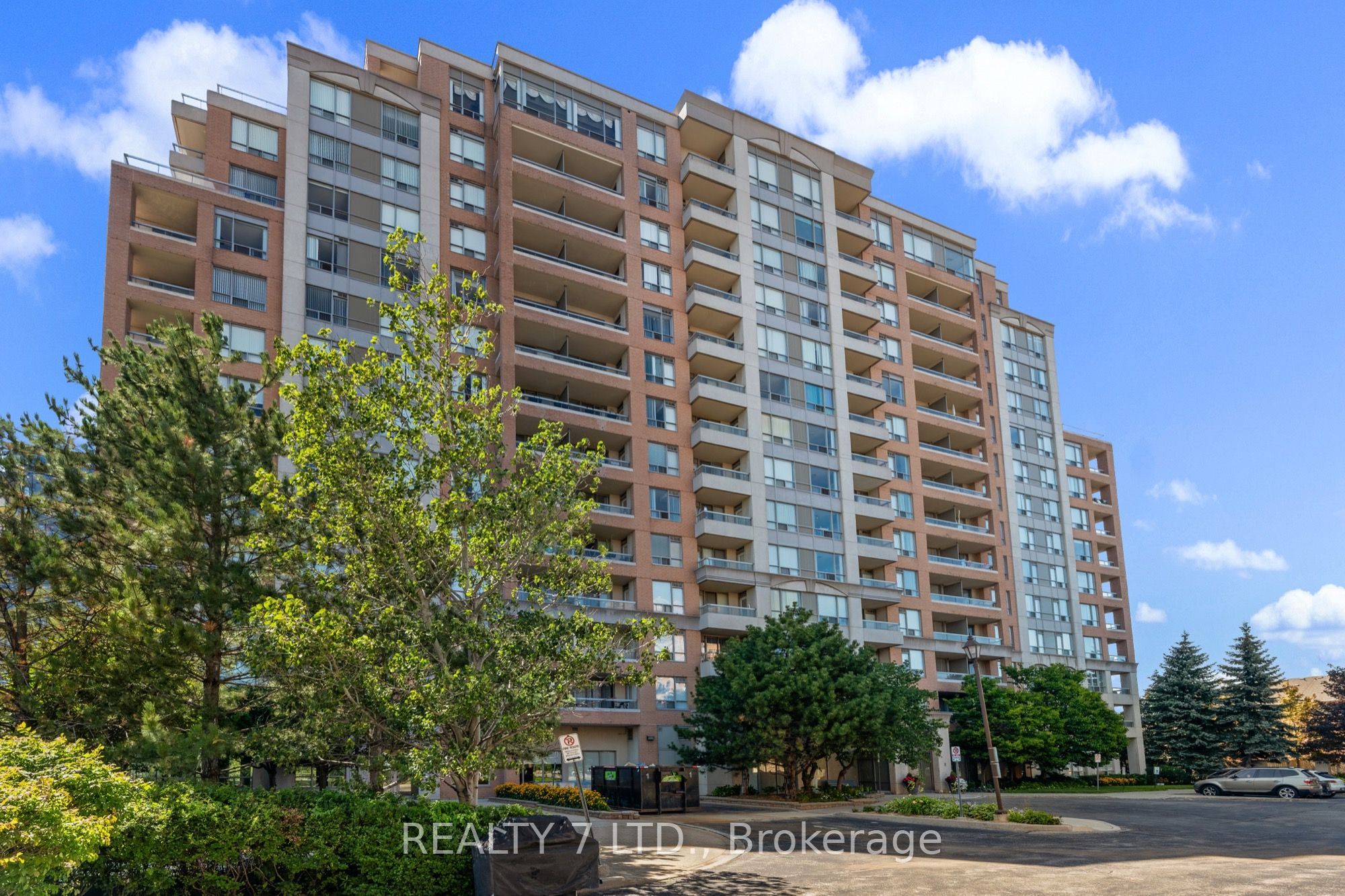 9 Northern Heights Drive 216, Richmond Hill, ON L4B 4M5 photo 4