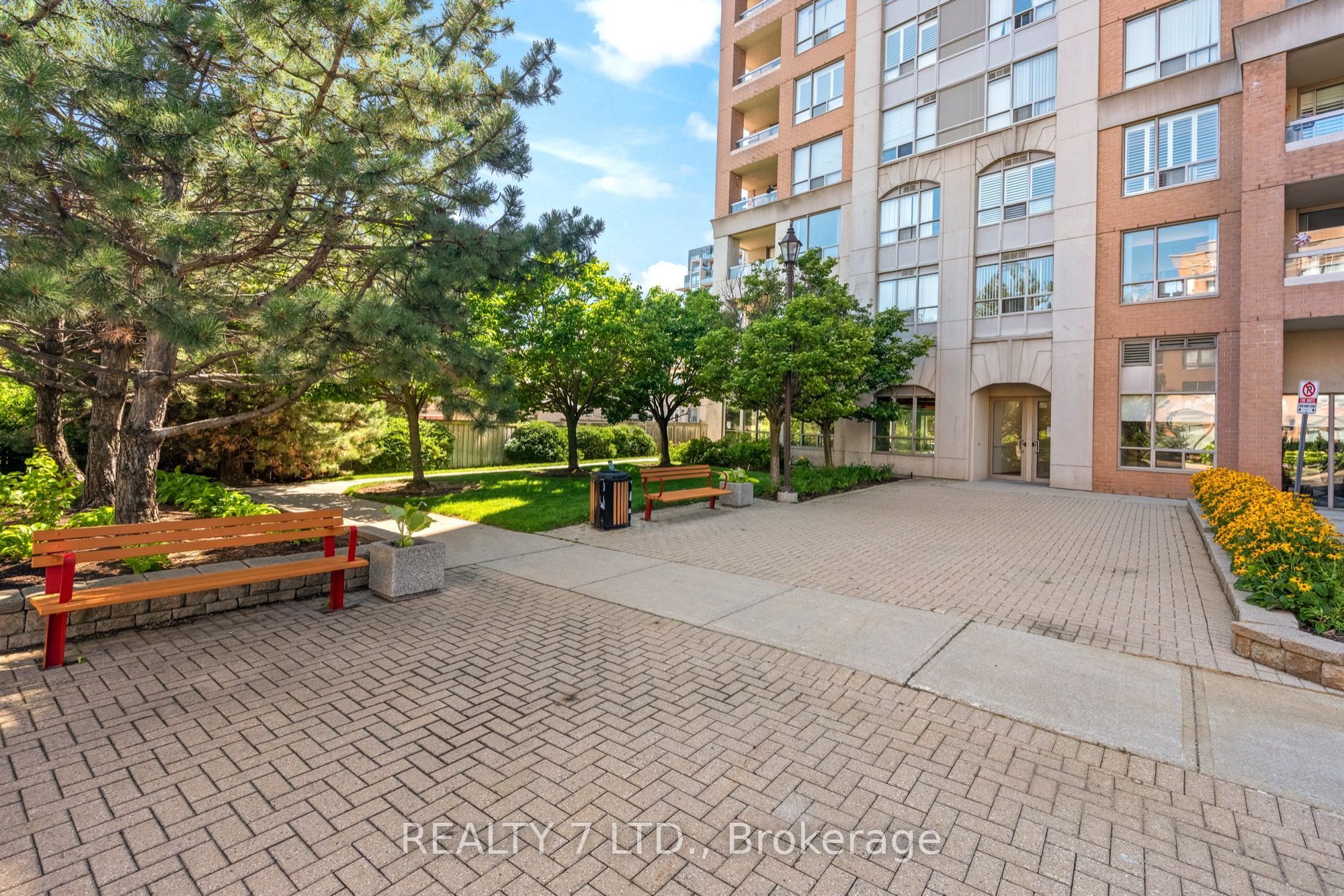 9 Northern Heights Drive 216, Richmond Hill, ON L4B 4M5 photo 5