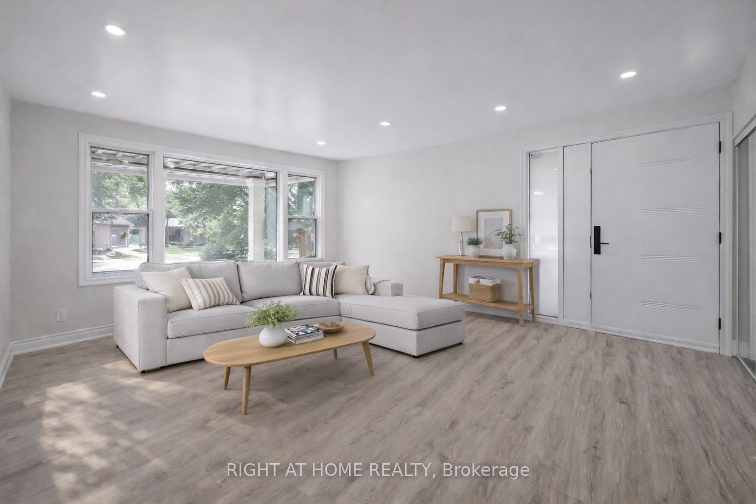 225 Essex Avenue, Richmond Hill, ON L4C 2C1 photo 3