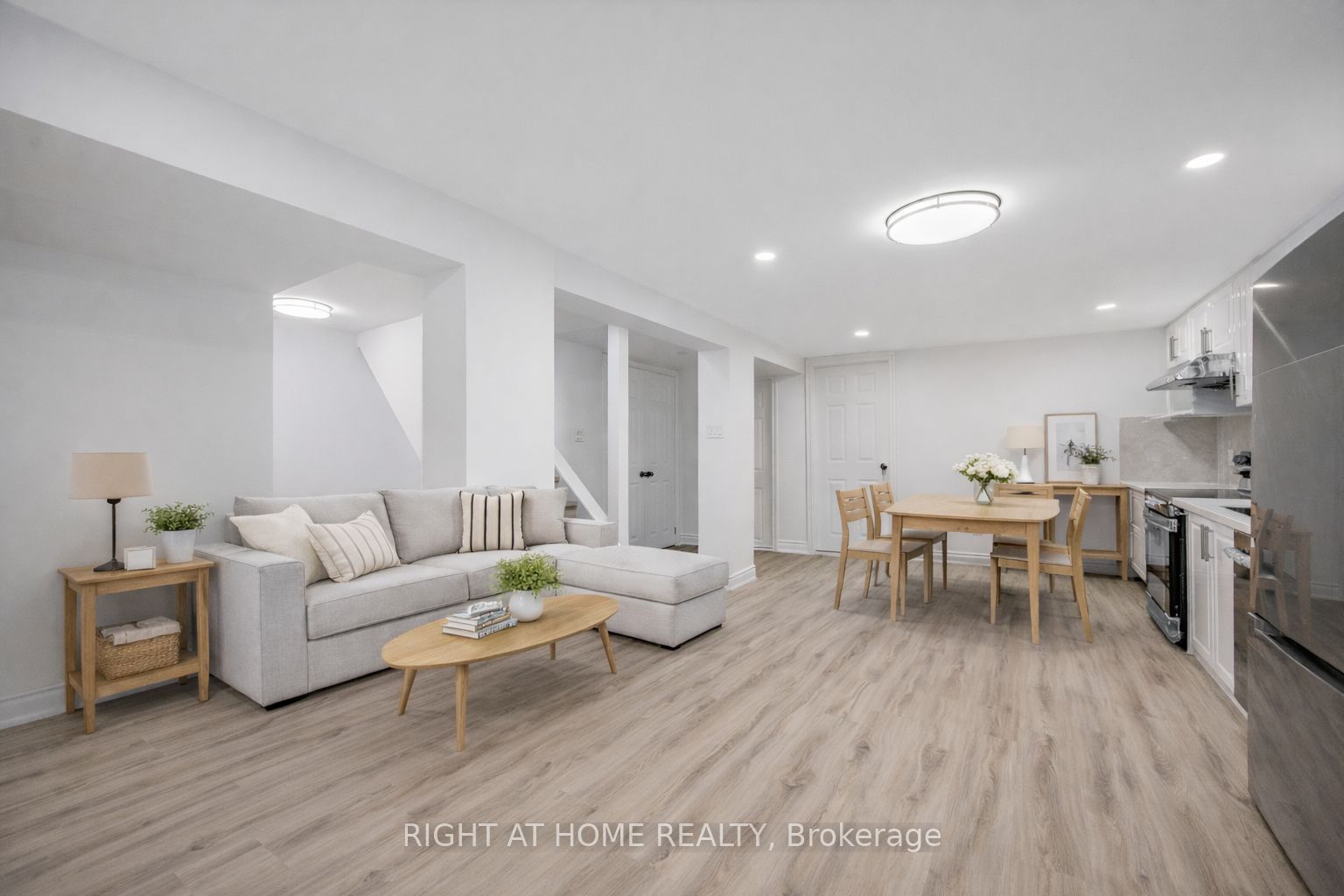 225 Essex Avenue, Richmond Hill, ON L4C 2C1 photo 4