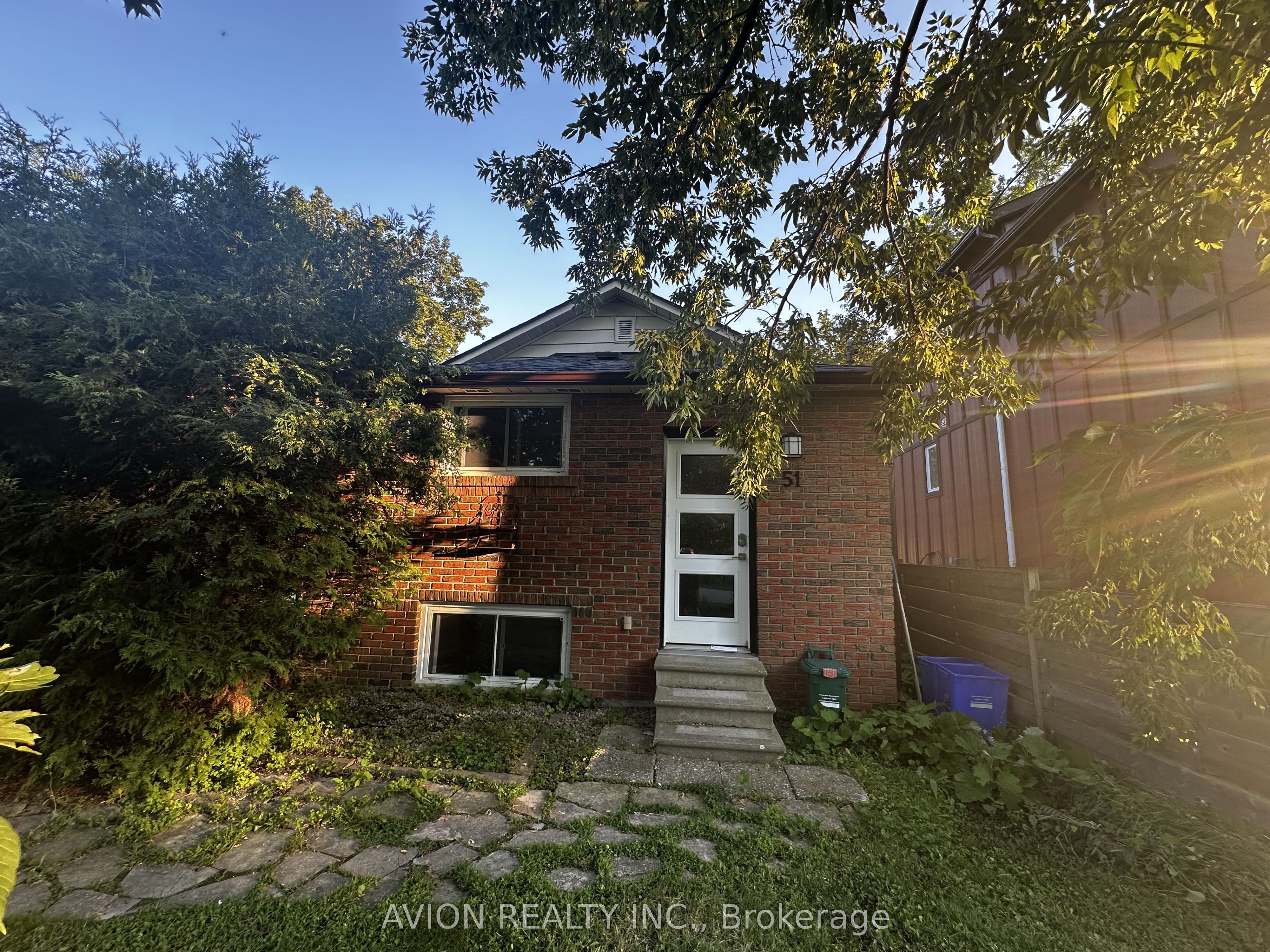 51 Windsor Drive, Whitchurch-Stouffville, ON L4A 7X3 photo 2