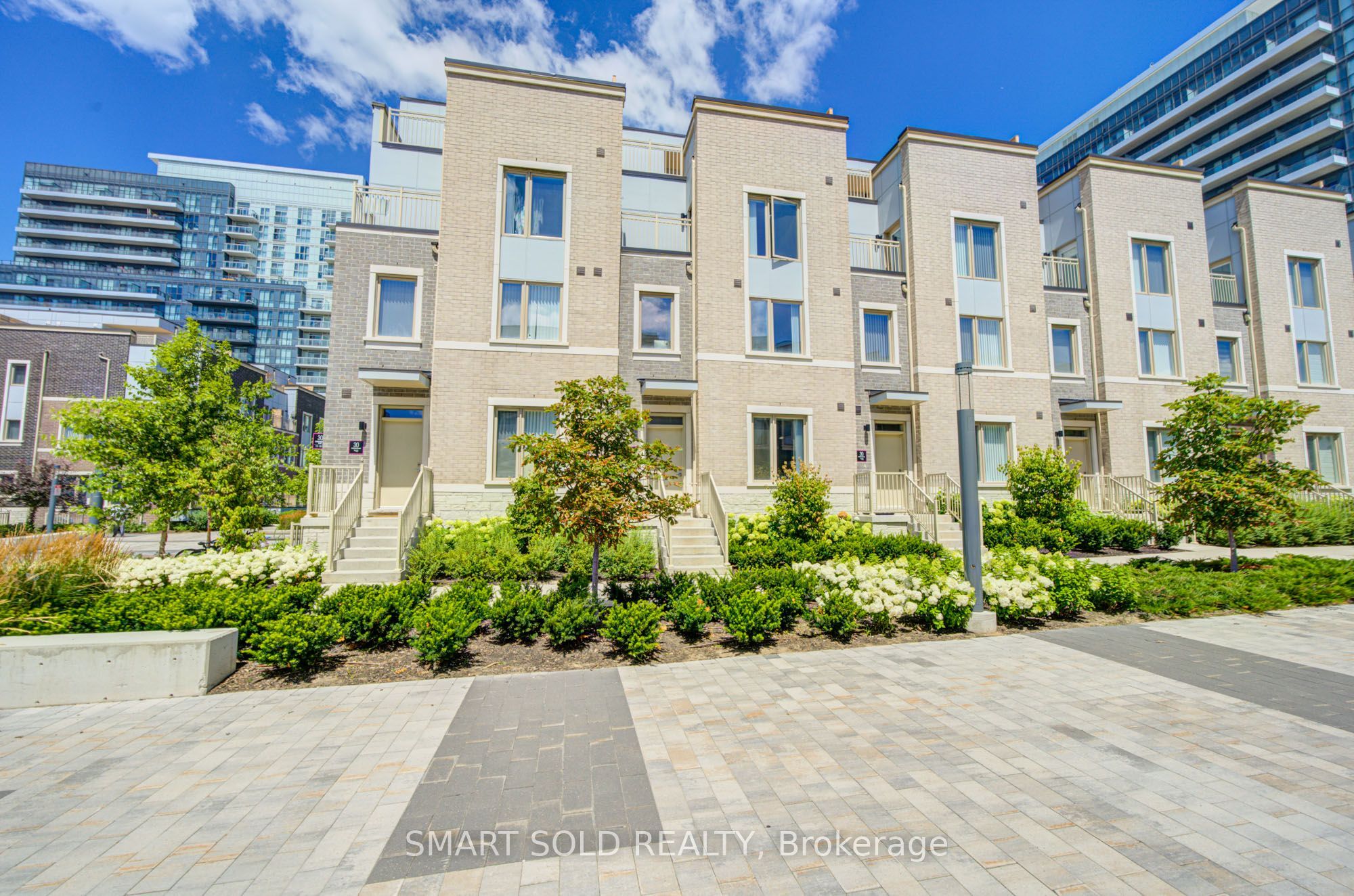 30 Almond Blossom Mews 112, Vaughan, ON L4K 0N6