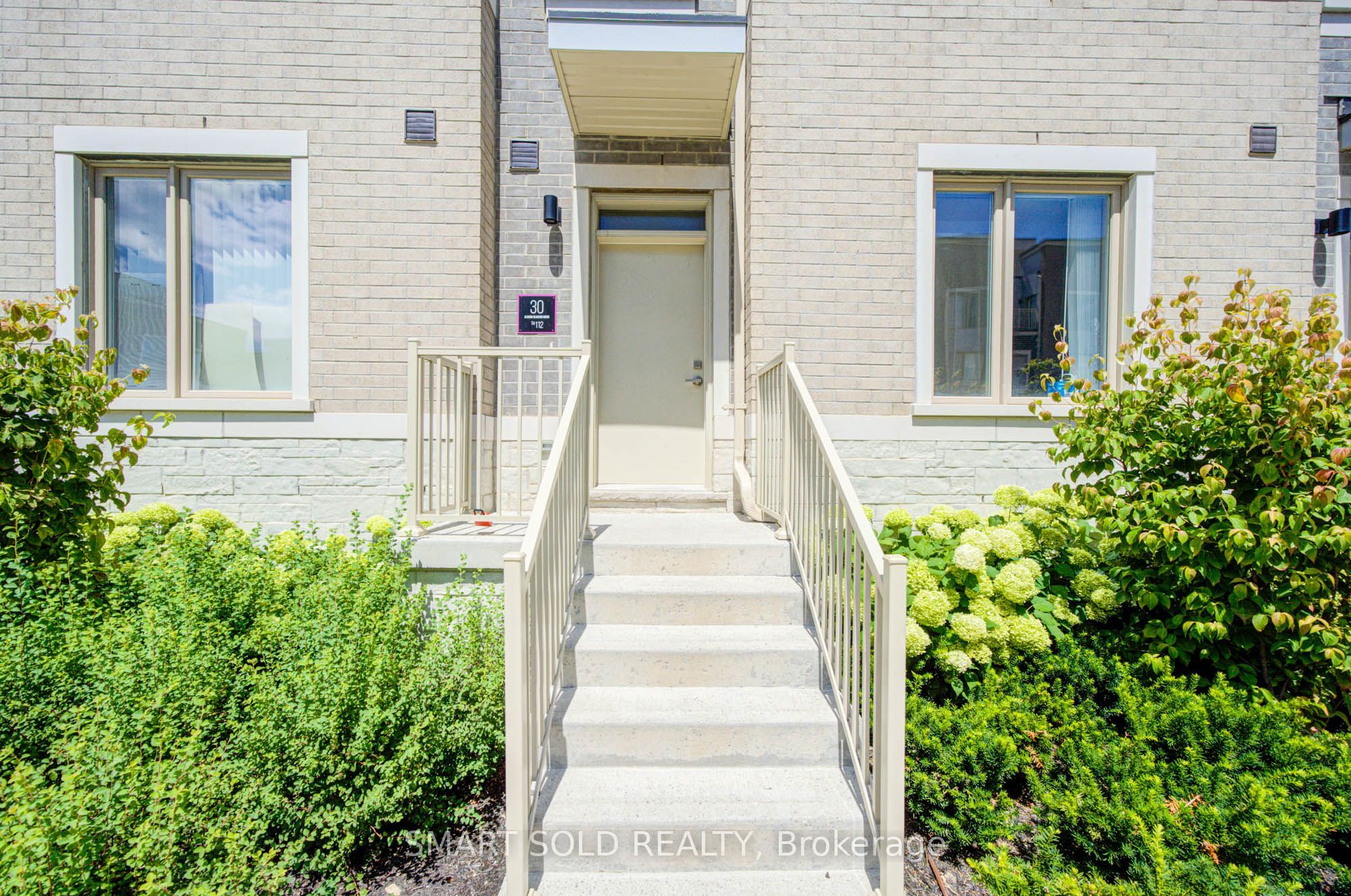 30 Almond Blossom Mews 112, Vaughan, ON L4K 0N6 photo 2