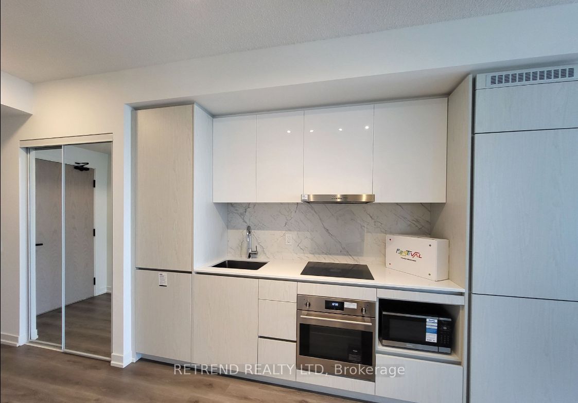 28 Interchange Way 2907, Vaughan, ON L4K 0P8 photo 2