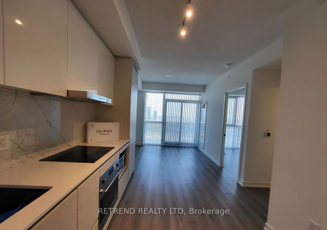 28 Interchange Way 2907, Vaughan, ON L4K 0P8 photo 3