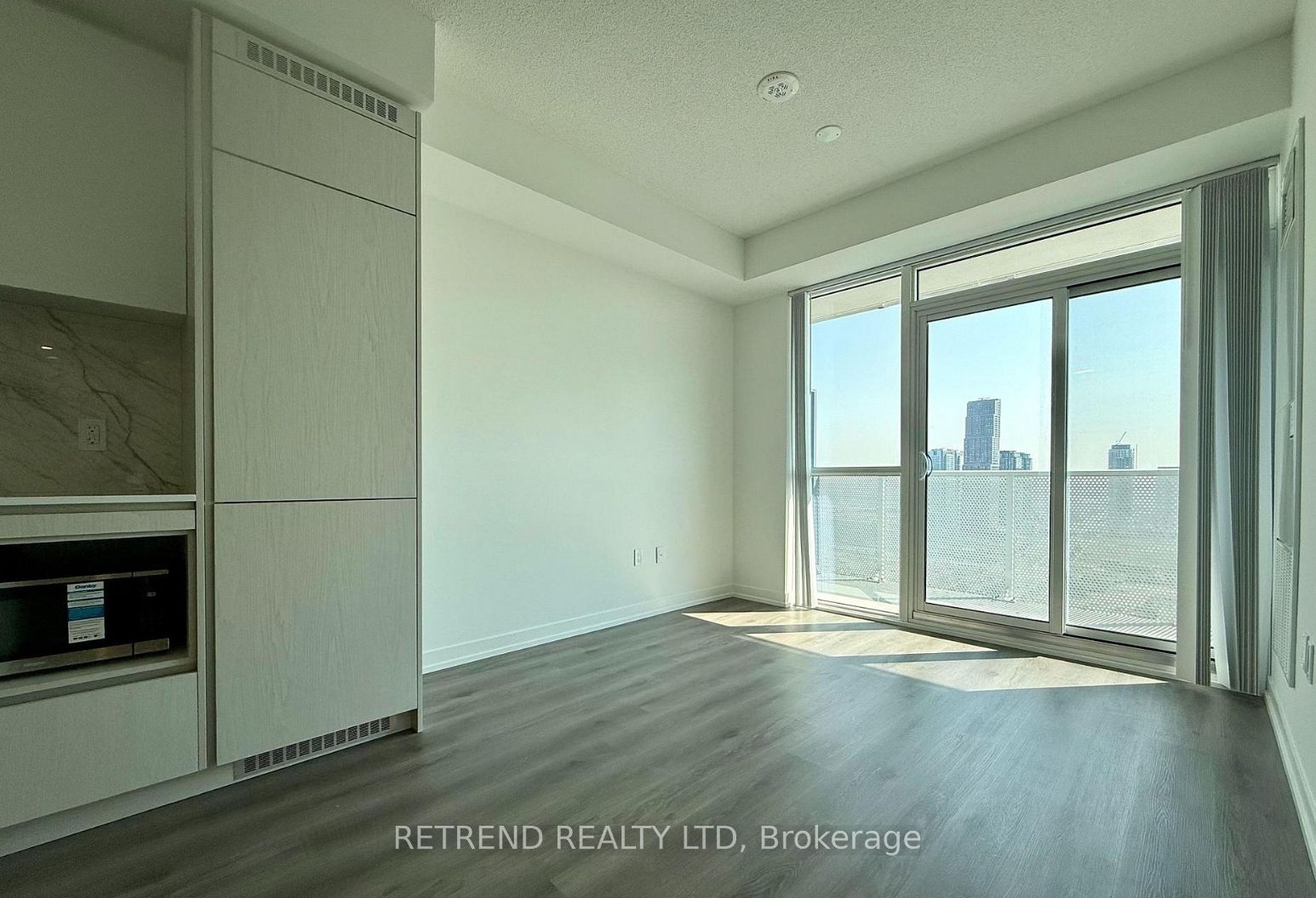 28 Interchange Way 2907, Vaughan, ON L4K 0P8 photo 4