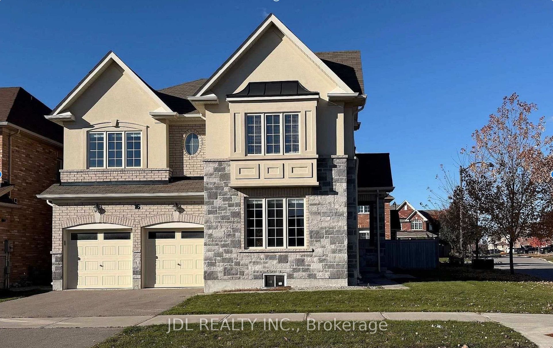 16 Jericho Avenue, Georgina, ON L4P 0G9