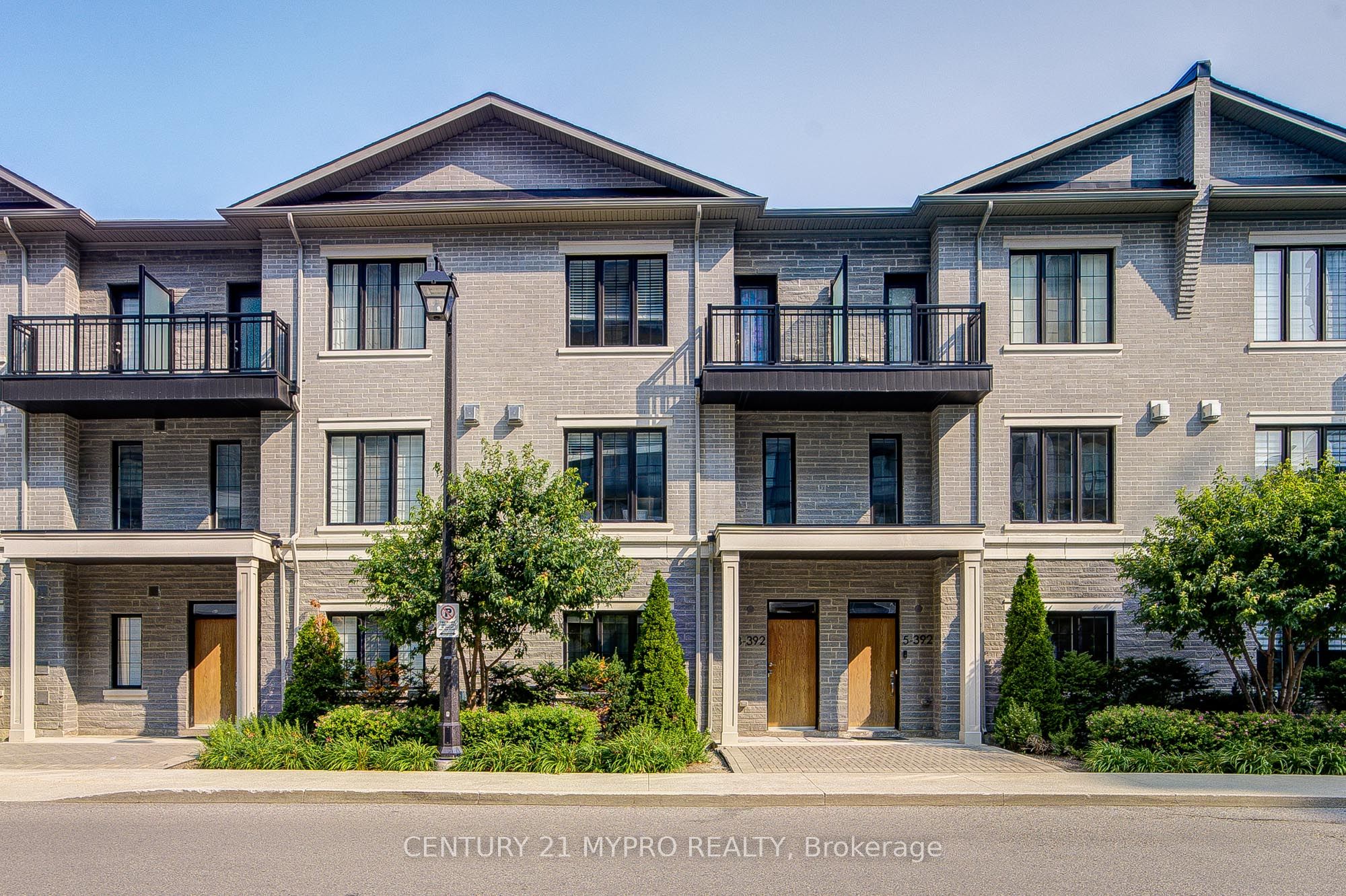 392 Highway 7 Road E TH3, Richmond Hill, ON L3B 0G5