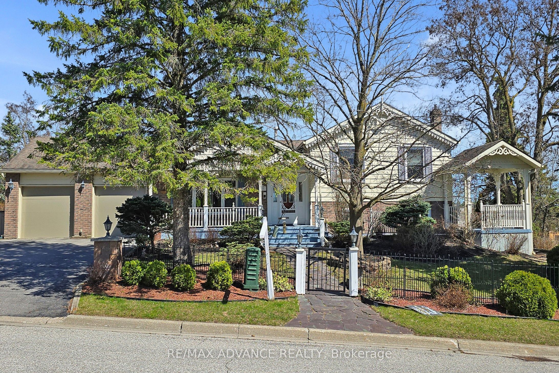 23 West Park Heights, Georgina, ON L4P 3T9