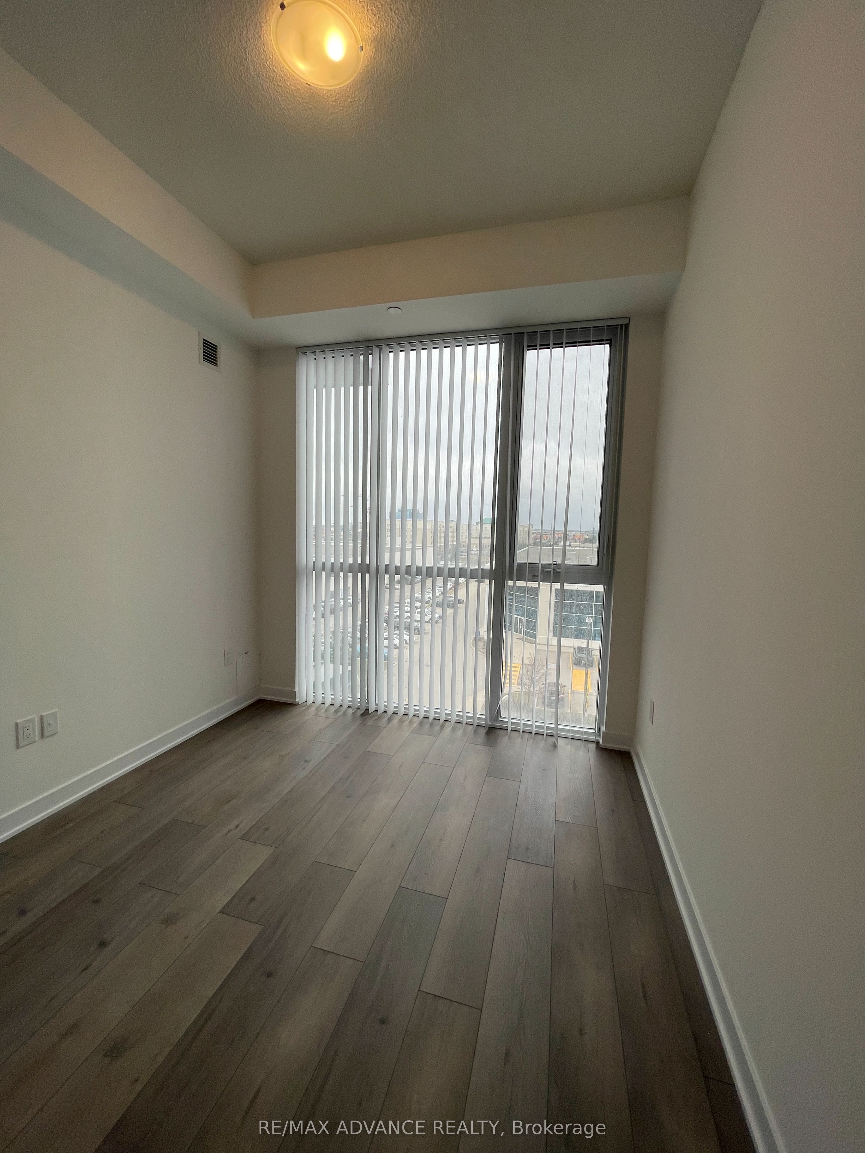 10 Honeycrisp Crescent 521, Vaughan, ON L4K 0M7 photo 4