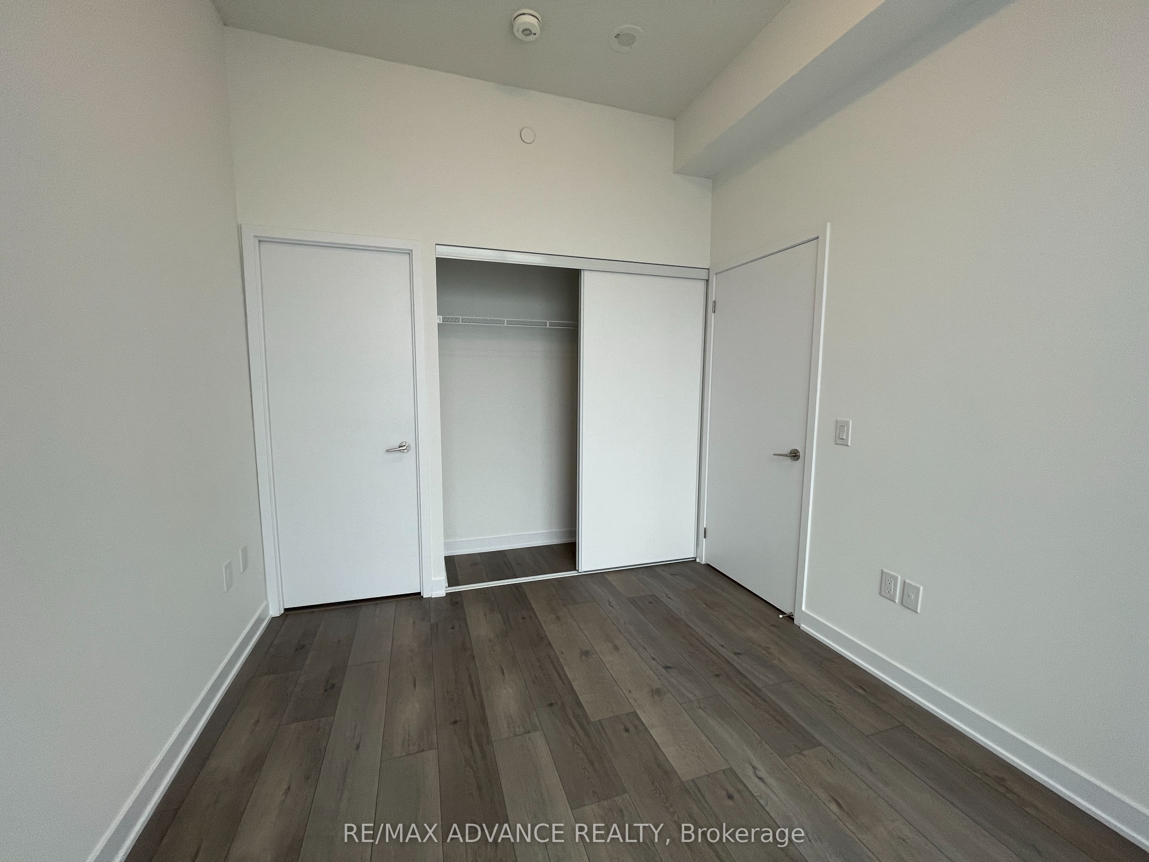 10 Honeycrisp Crescent 521, Vaughan, ON L4K 0M7 photo 5