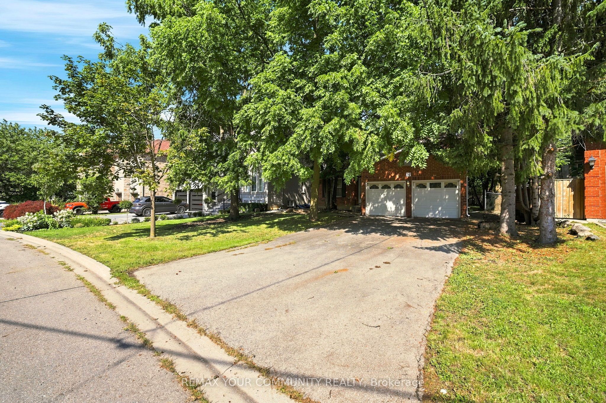 34A Claridge Drive, Richmond Hill, ON L4C 6H3 photo 2