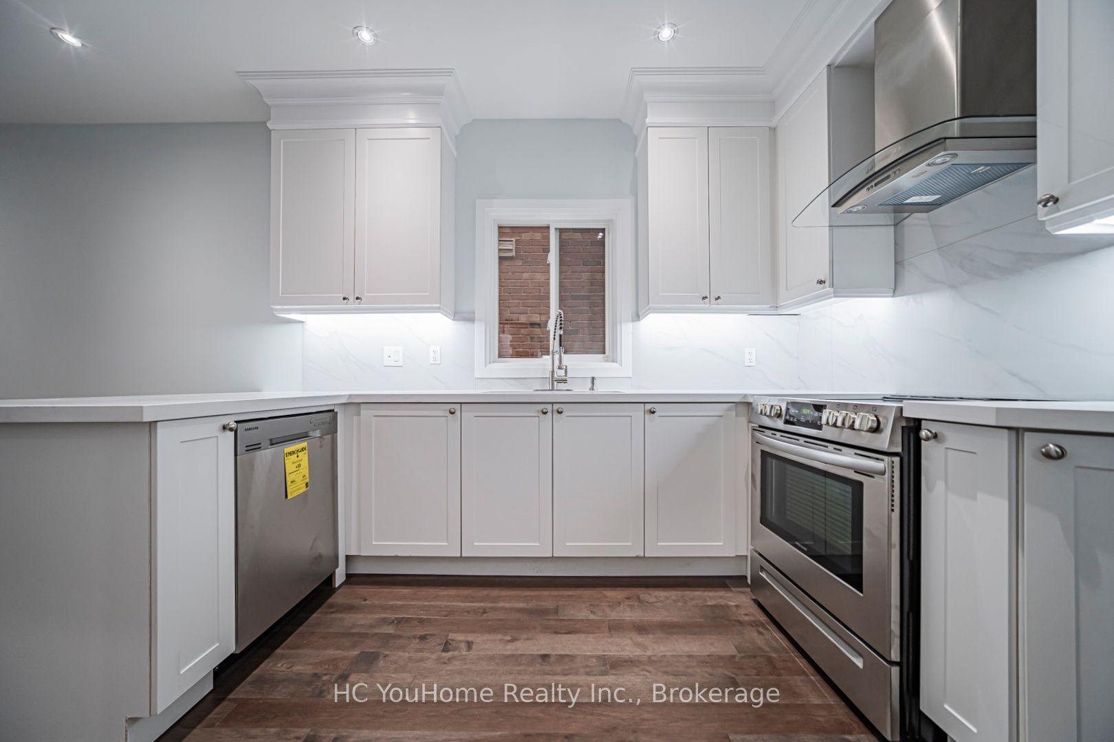 70 Dovetail Drive, Richmond Hill, ON L4E 5A7 photo 3