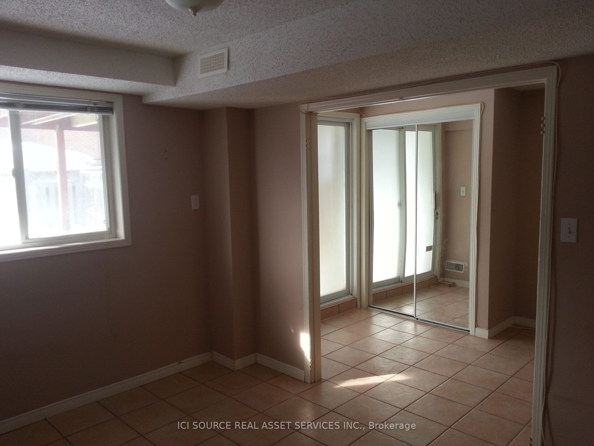 22 Lina Marra Drive Basement, Vaughan, ON L4K 5E8 photo 2
