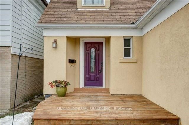 757 Pam Crescent, Newmarket, ON L3Y 5B7 photo 2