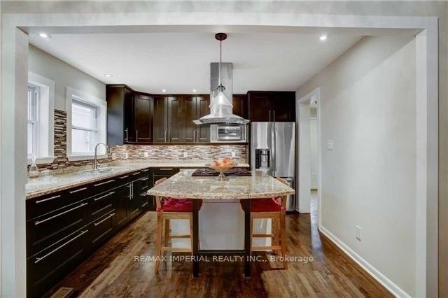 757 Pam Crescent, Newmarket, ON L3Y 5B7 photo 3