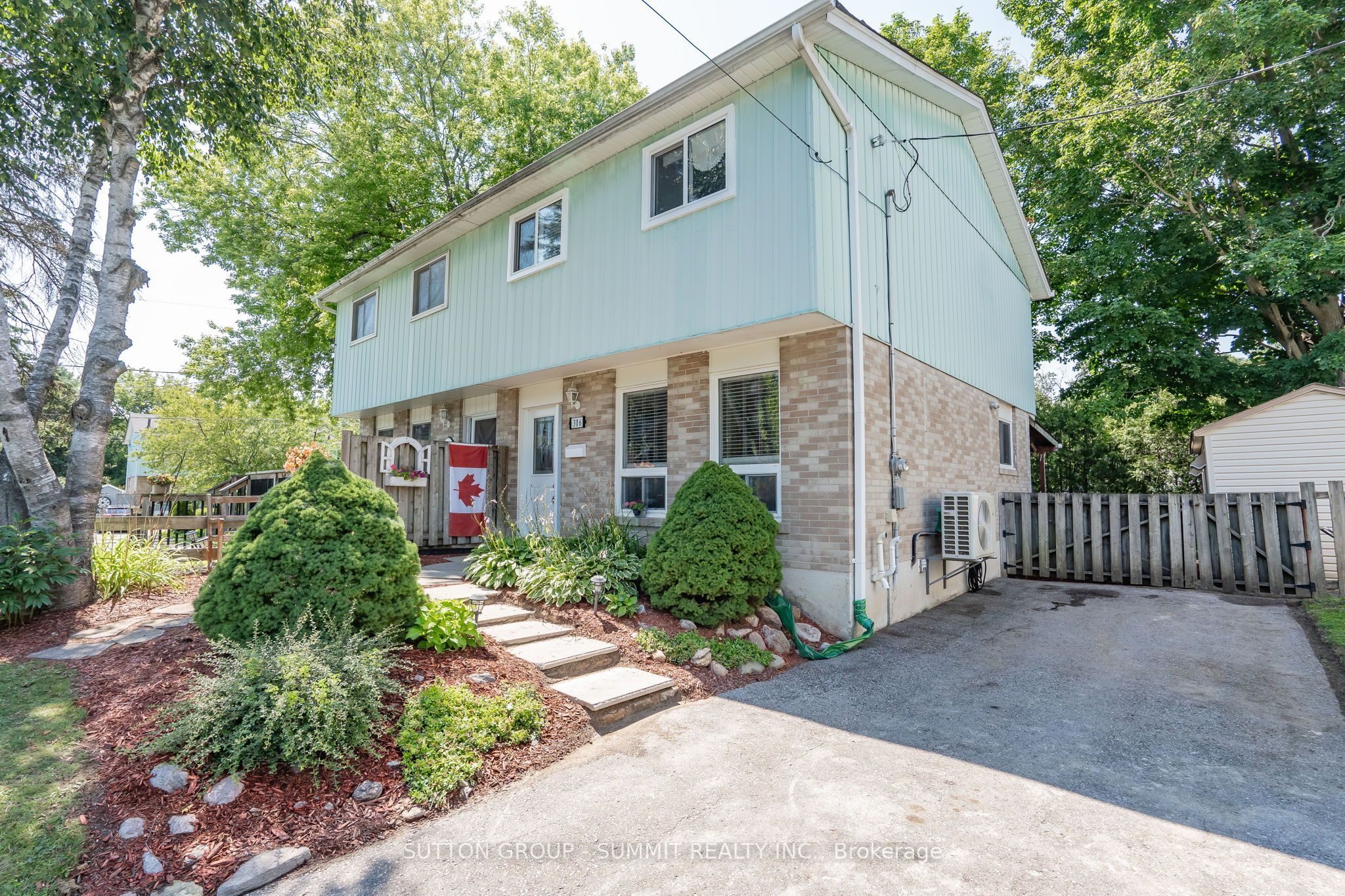 306 OAKWOOD Court, Newmarket, ON L3Y 3C8 photo 2
