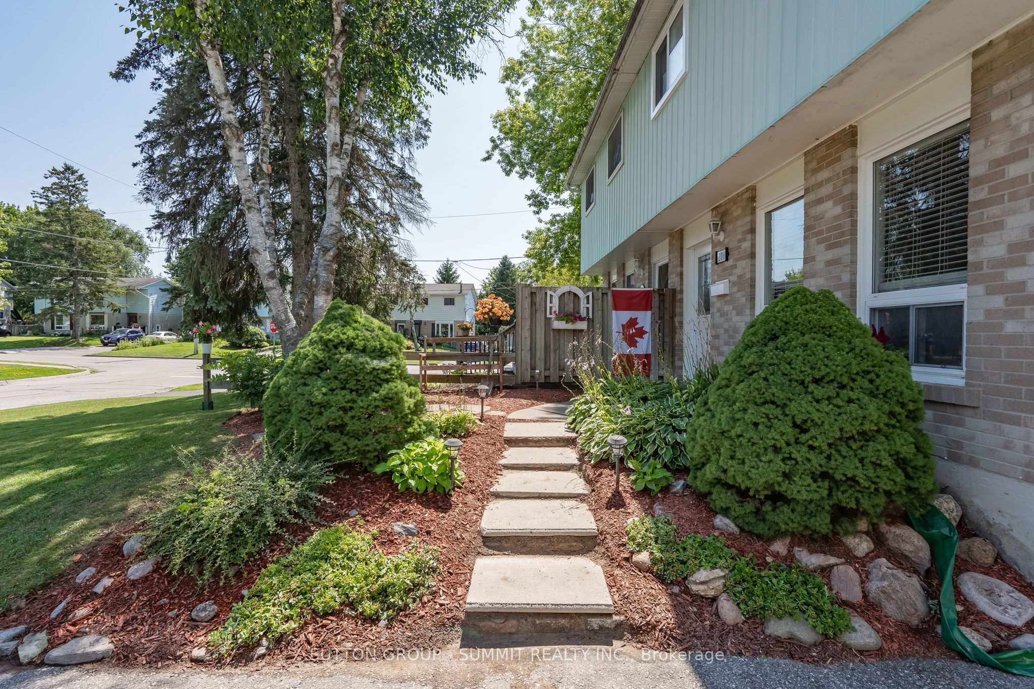 306 OAKWOOD Court, Newmarket, ON L3Y 3C8 photo 3