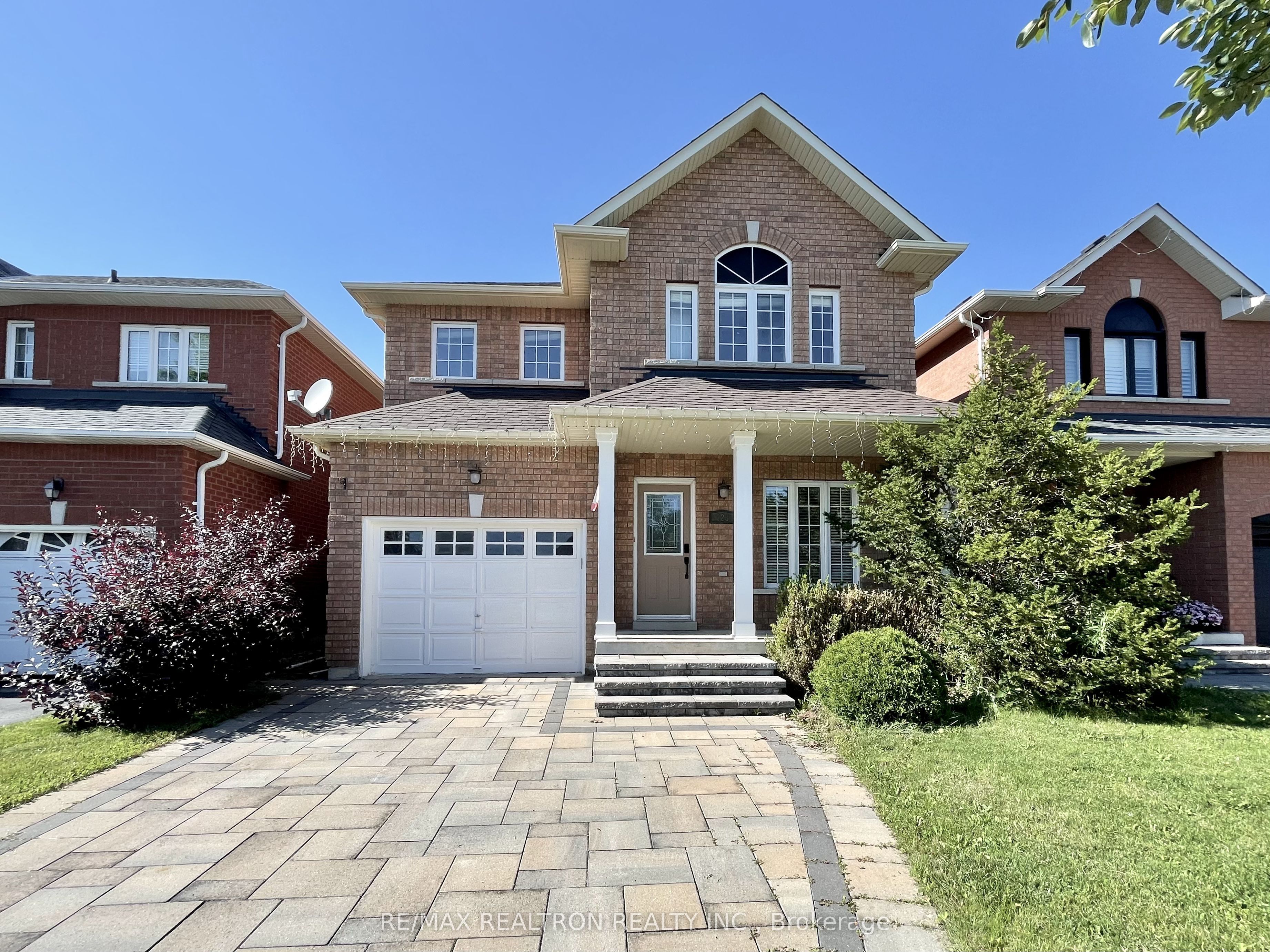 123 Woodbury Crescent, Newmarket, ON L3X 2T3