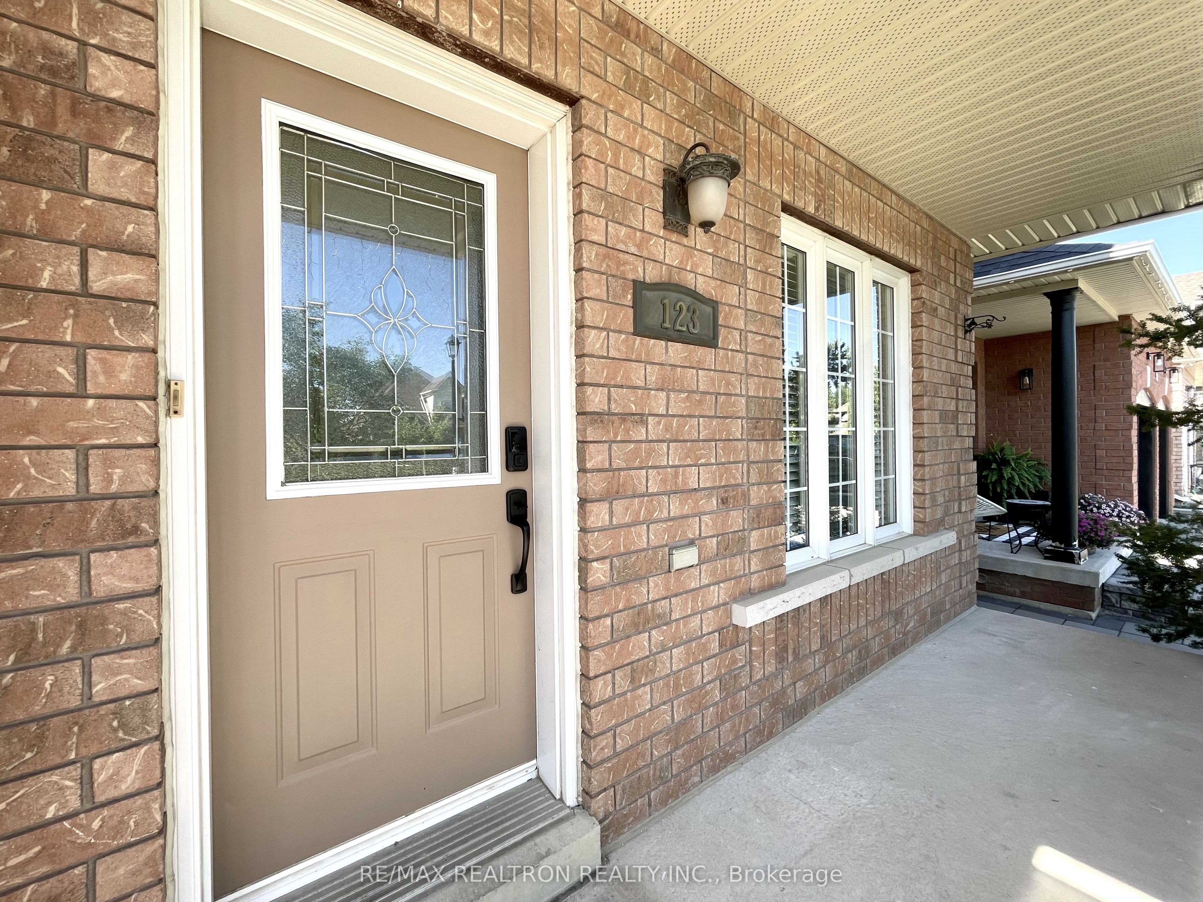 123 Woodbury Crescent, Newmarket, ON L3X 2T3 photo 3