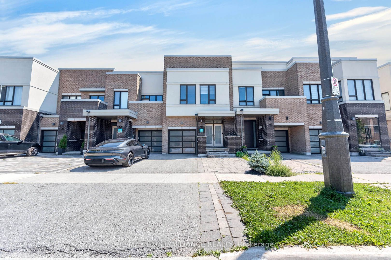 107 Dariole Drive, Richmond Hill, ON L4E 0Y8 photo 2